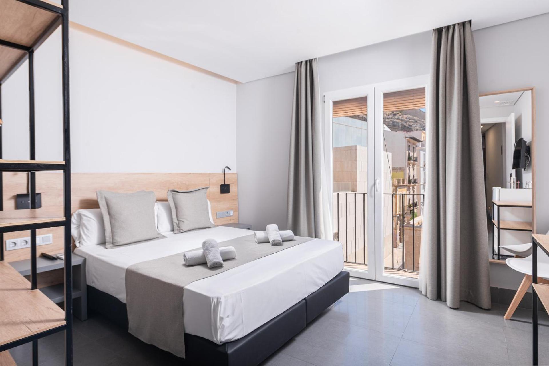 Superior Double or Twin Room - Photo 8