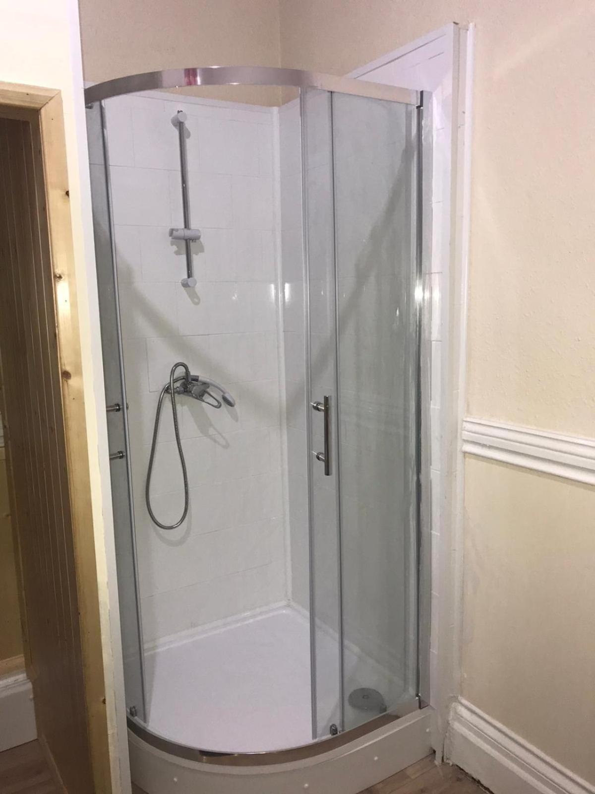 Single Room with Bathroom photo 2