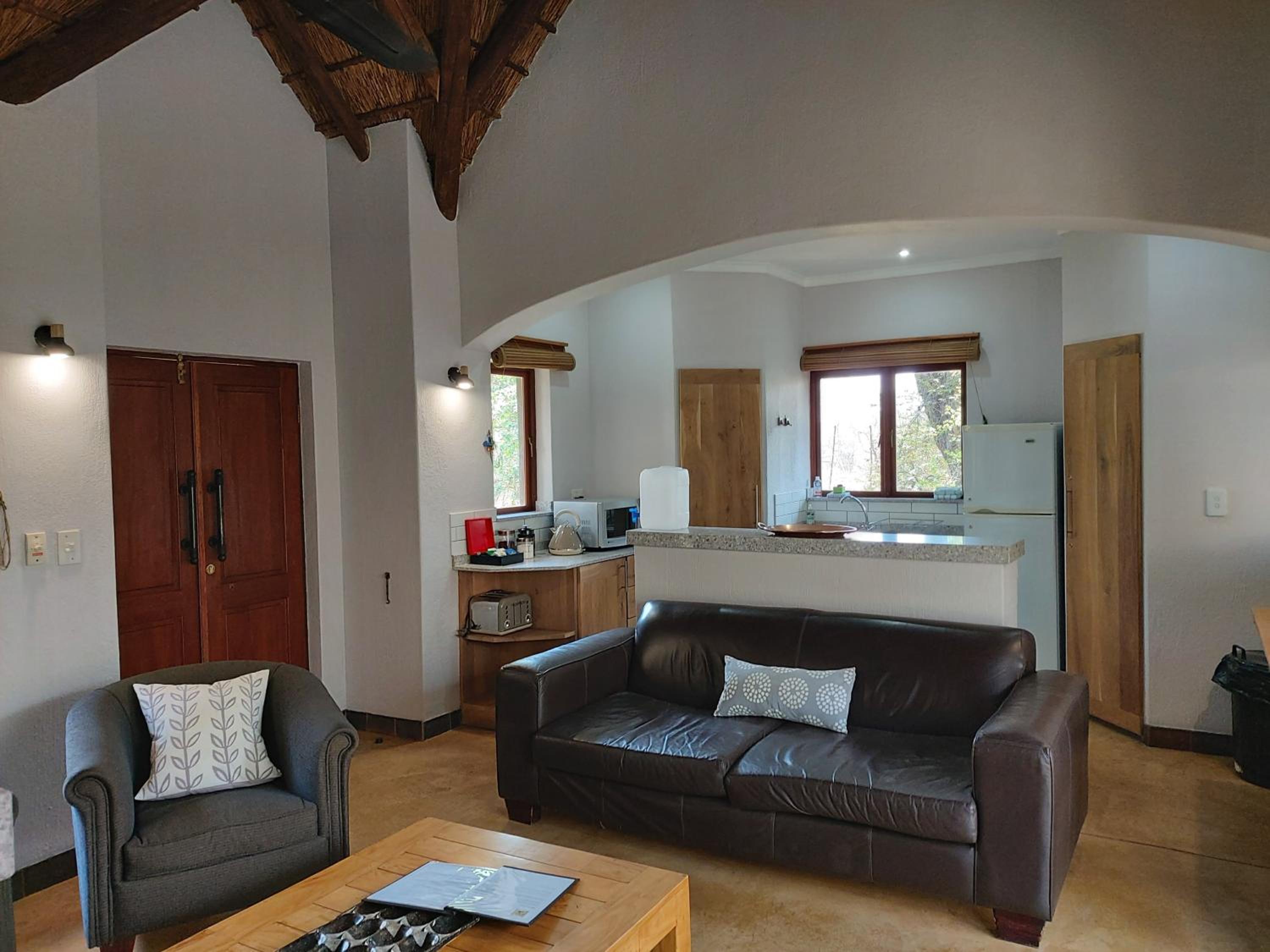 Two-Bedroom House - Photo 3