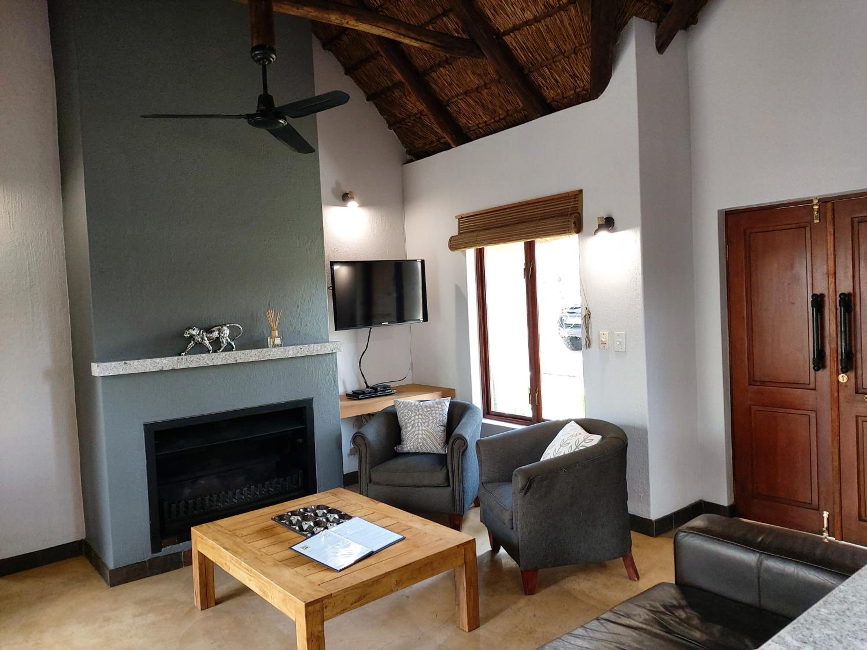 Two-Bedroom House - Photo 20