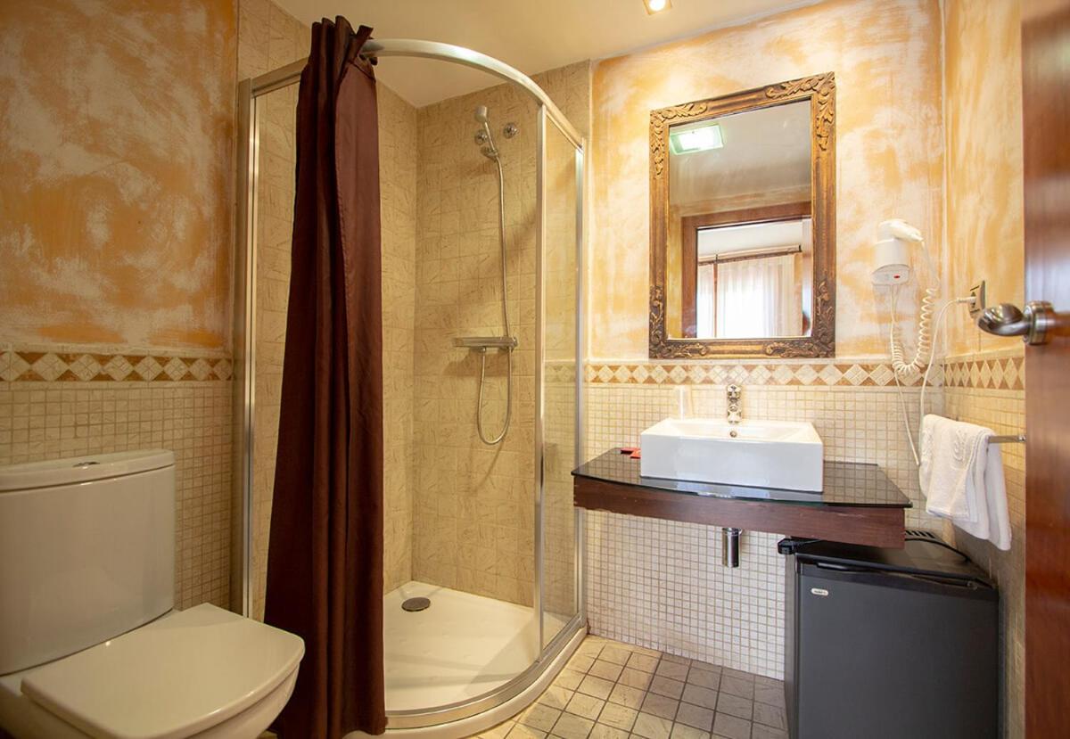 Twin Room - Photo 6