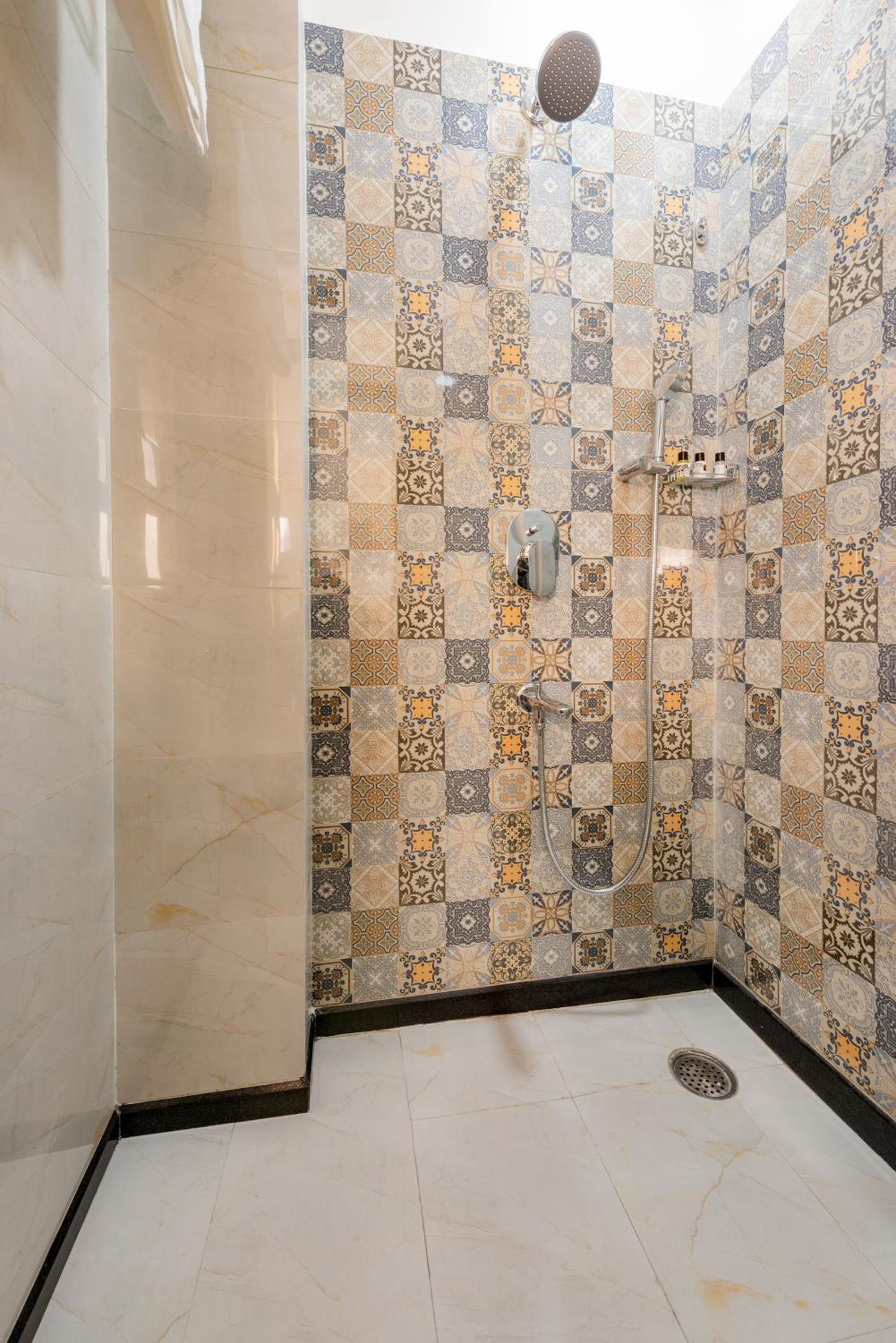 Quadruple Room with Private Bathroom - Photo 31