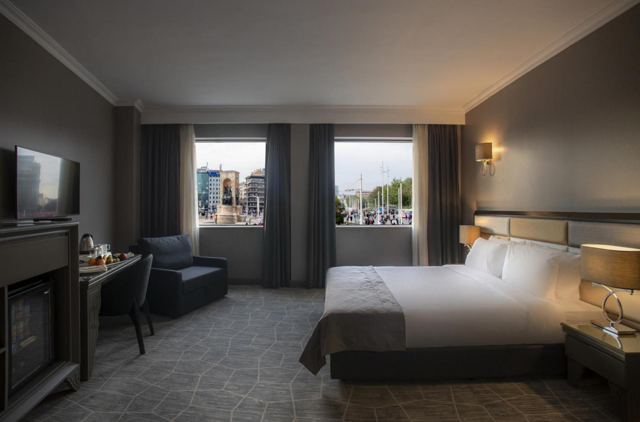 Deluxe Double or Twin Room with City View photo 2