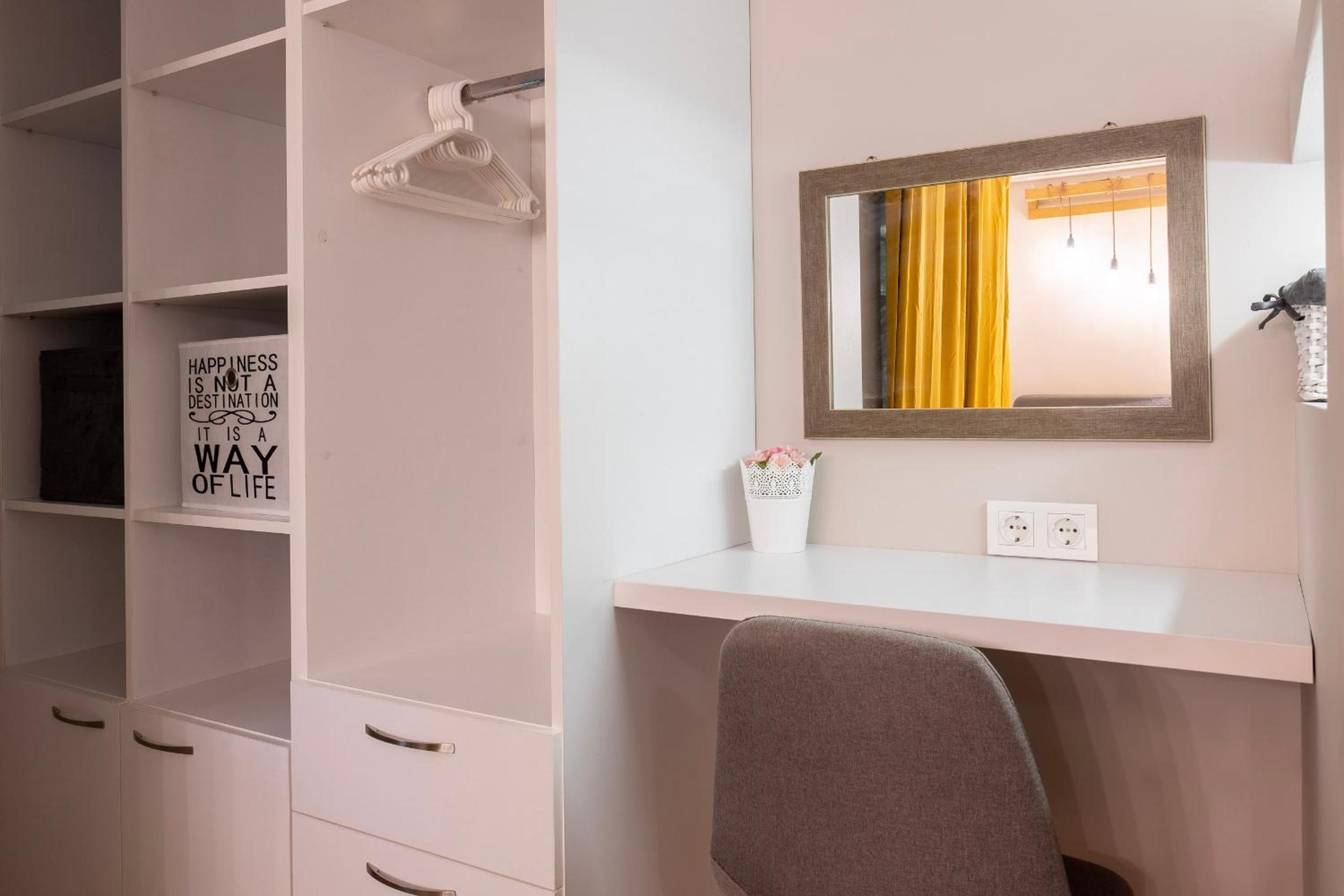 One-Bedroom Apartment - Photo 18