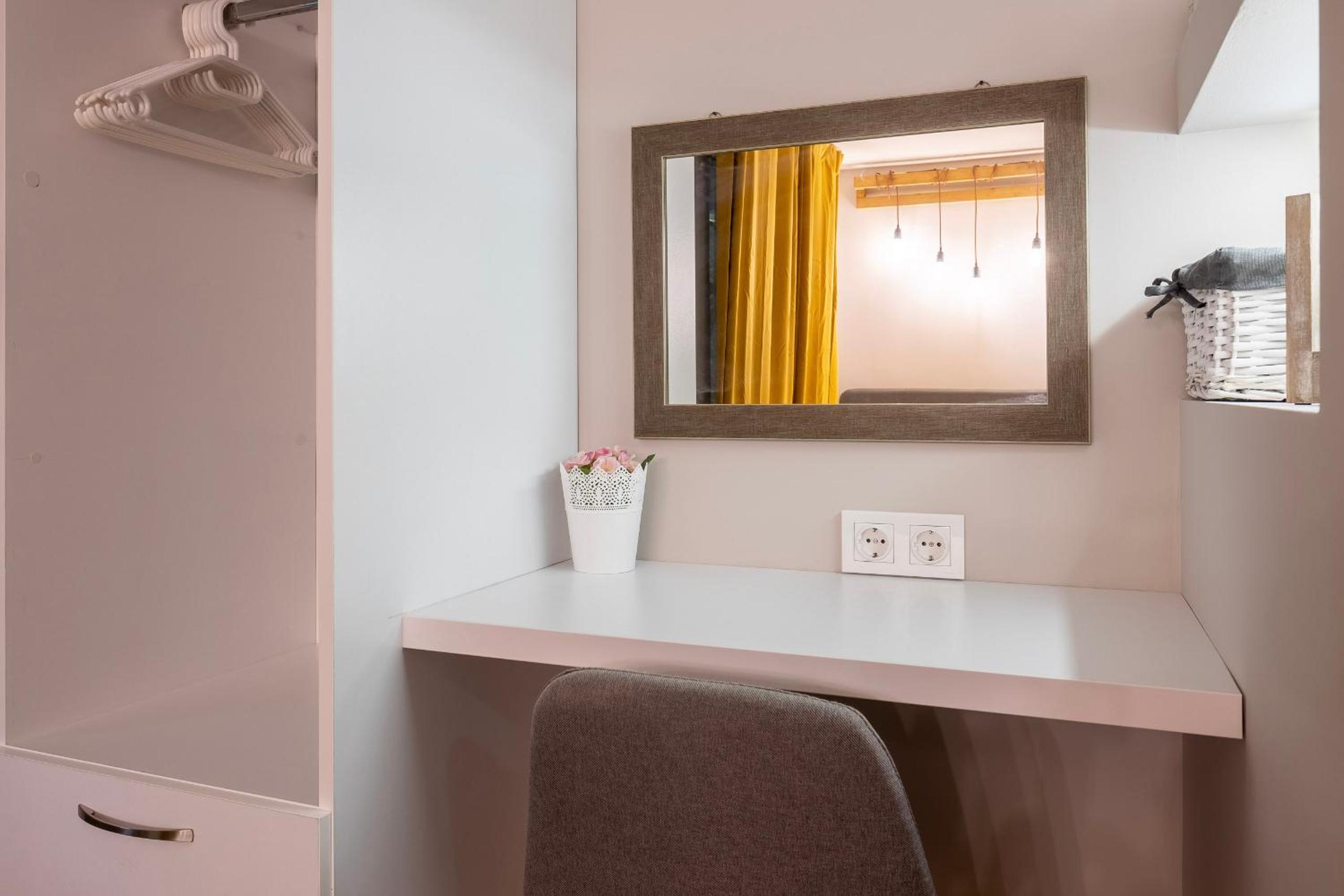 One-Bedroom Apartment - Photo 12
