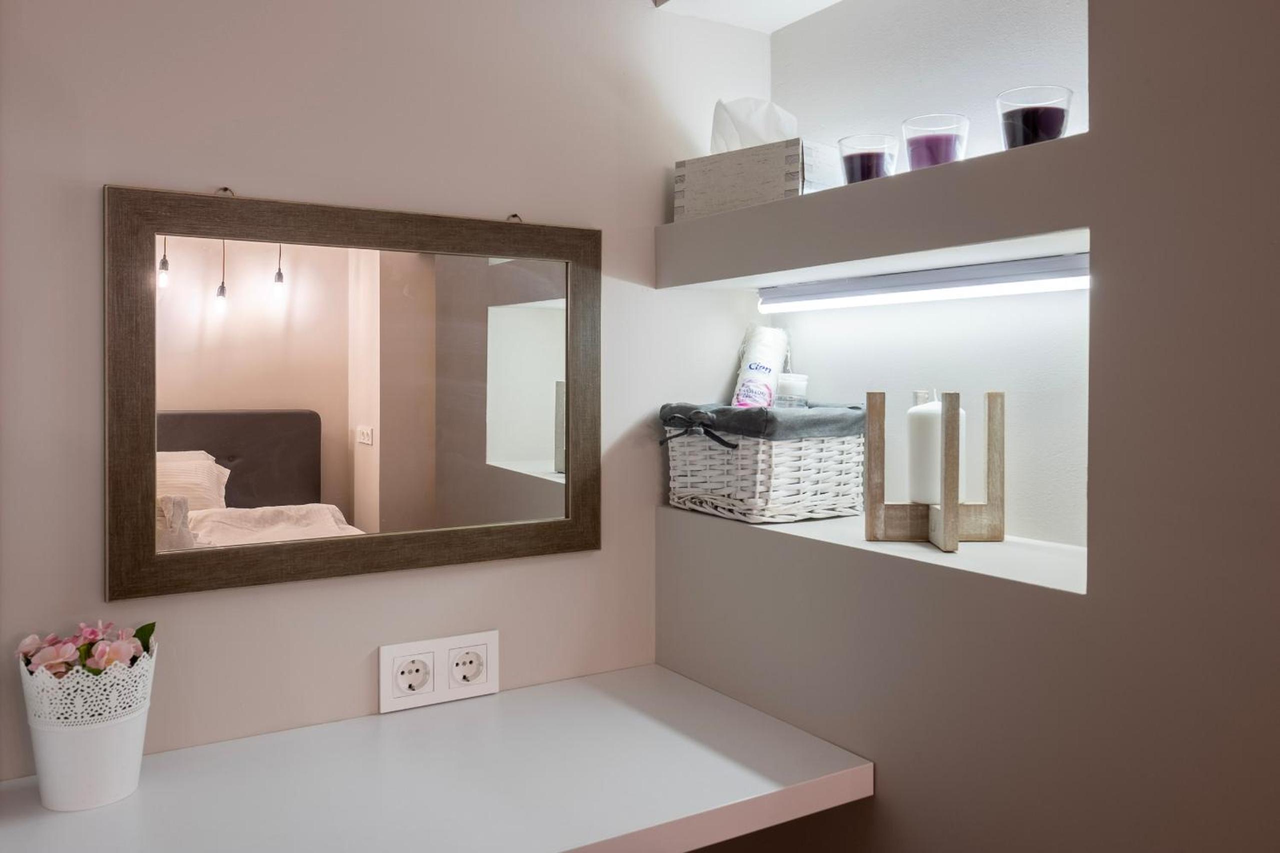 One-Bedroom Apartment - Photo 7