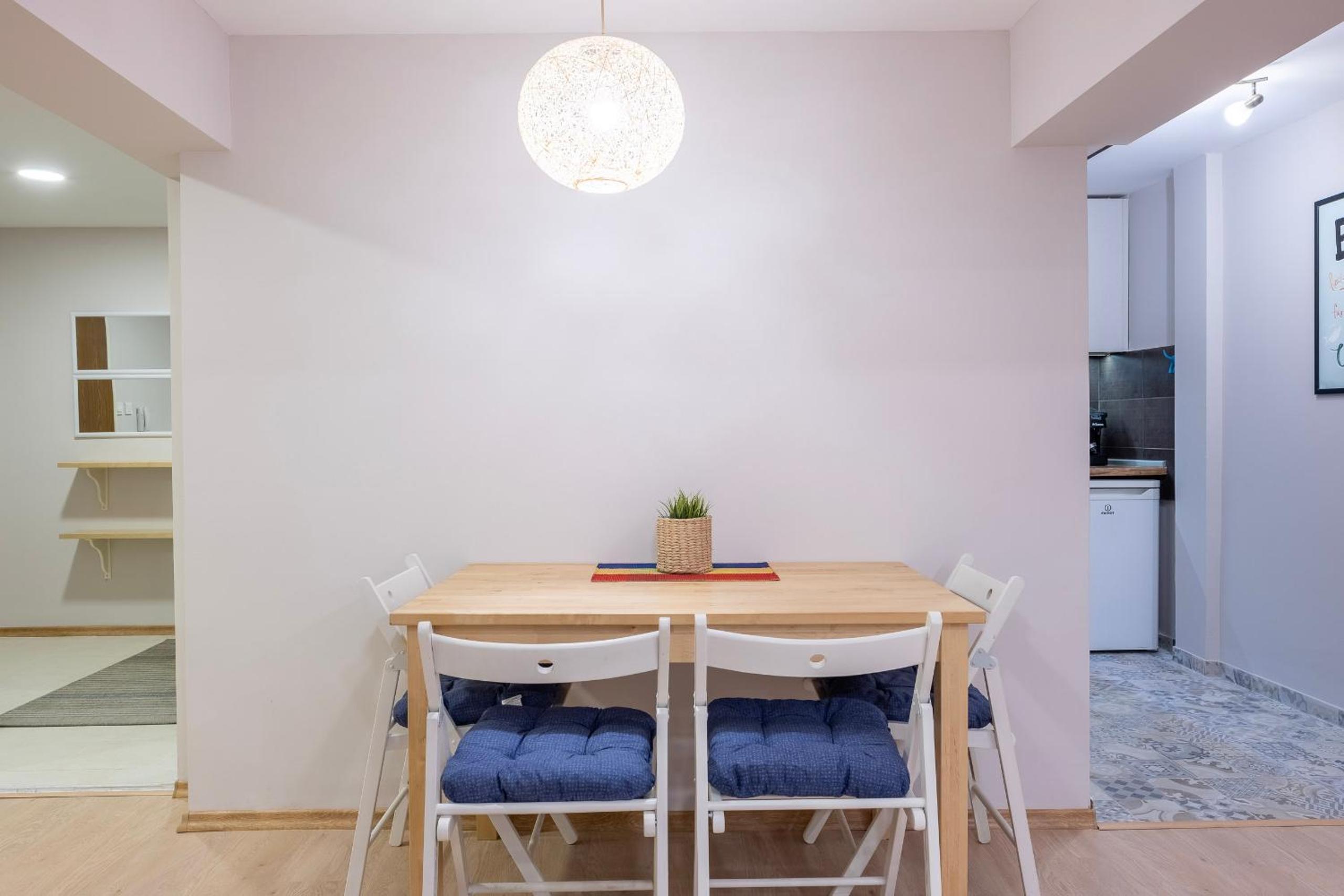 One-Bedroom Apartment - Photo 3