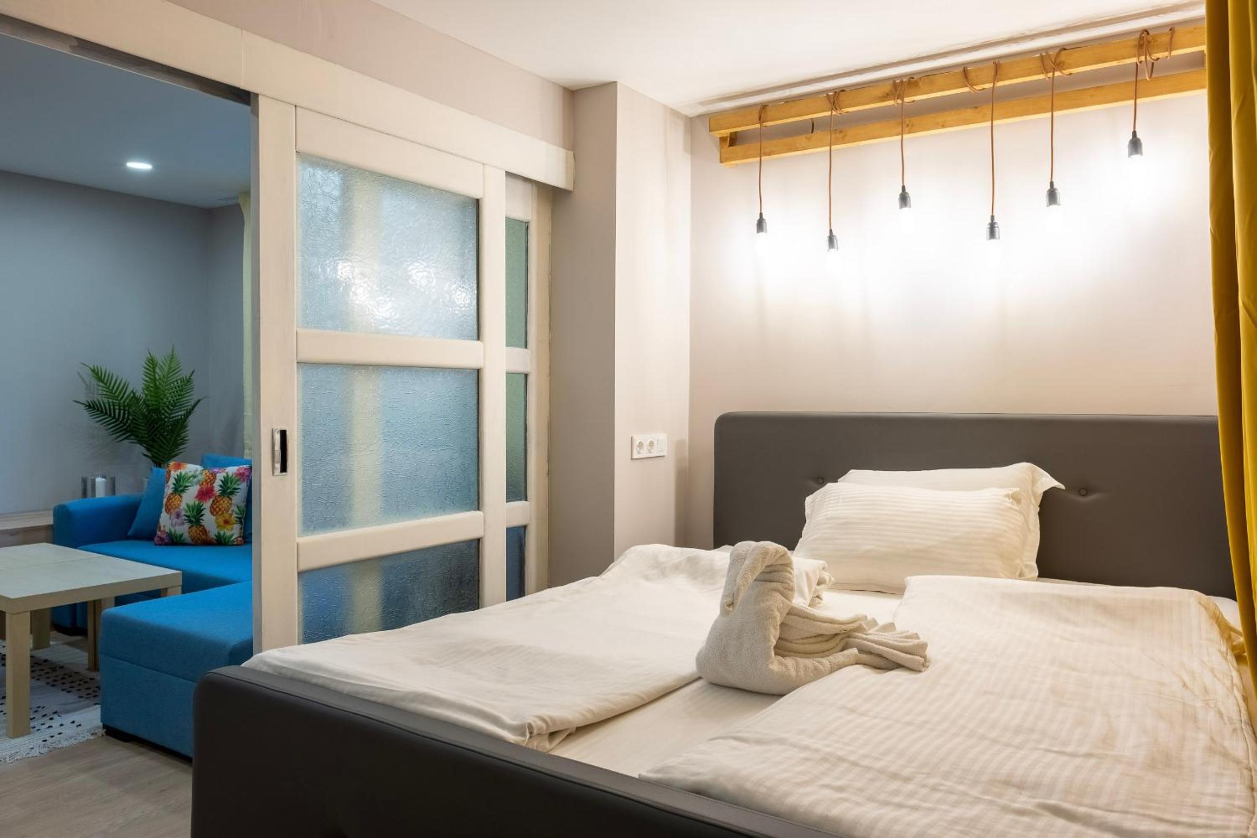 One-Bedroom Apartment - Photo 19