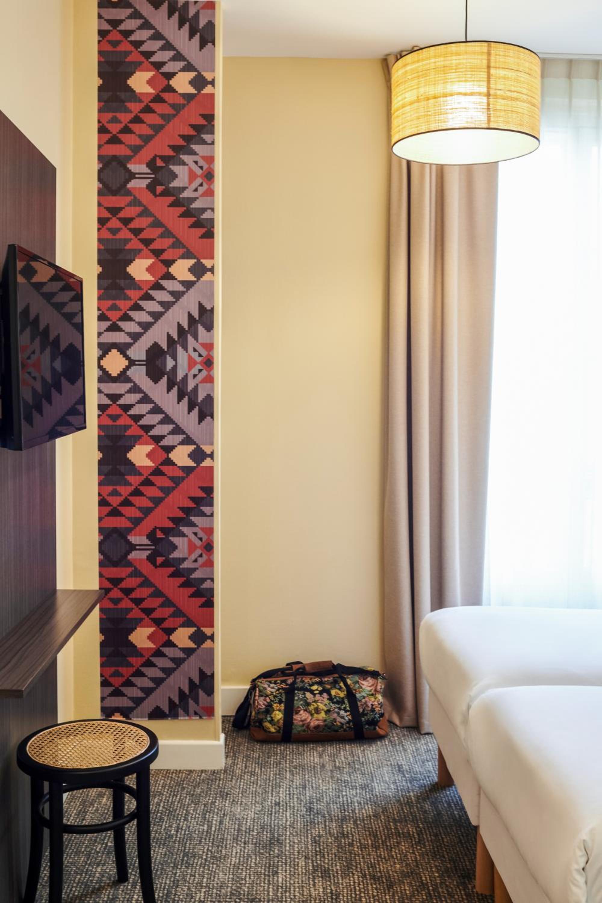 Standard Twin Room - Photo 3
