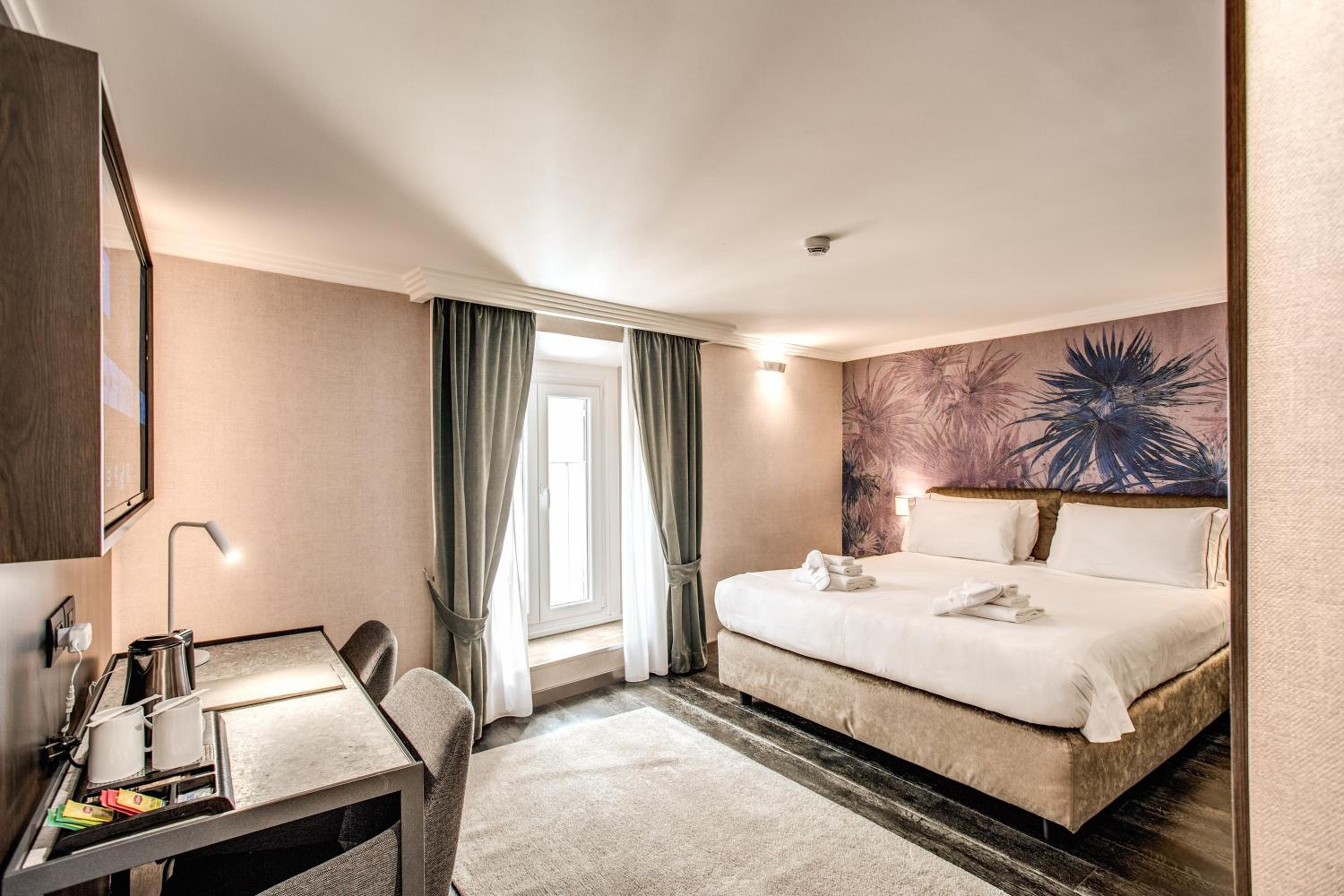 Deluxe King Room photo 2