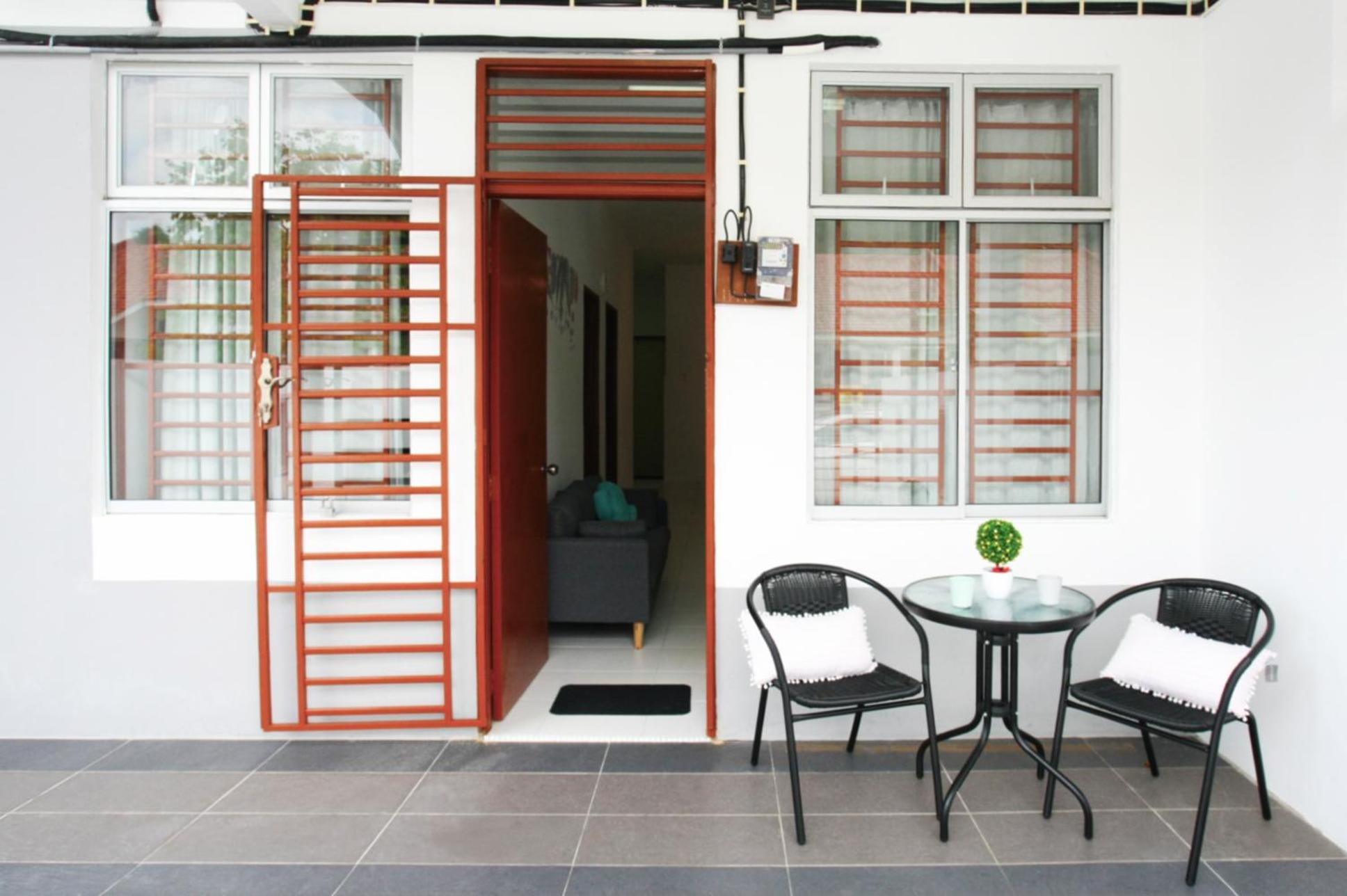Three-Bedroom House photo 2