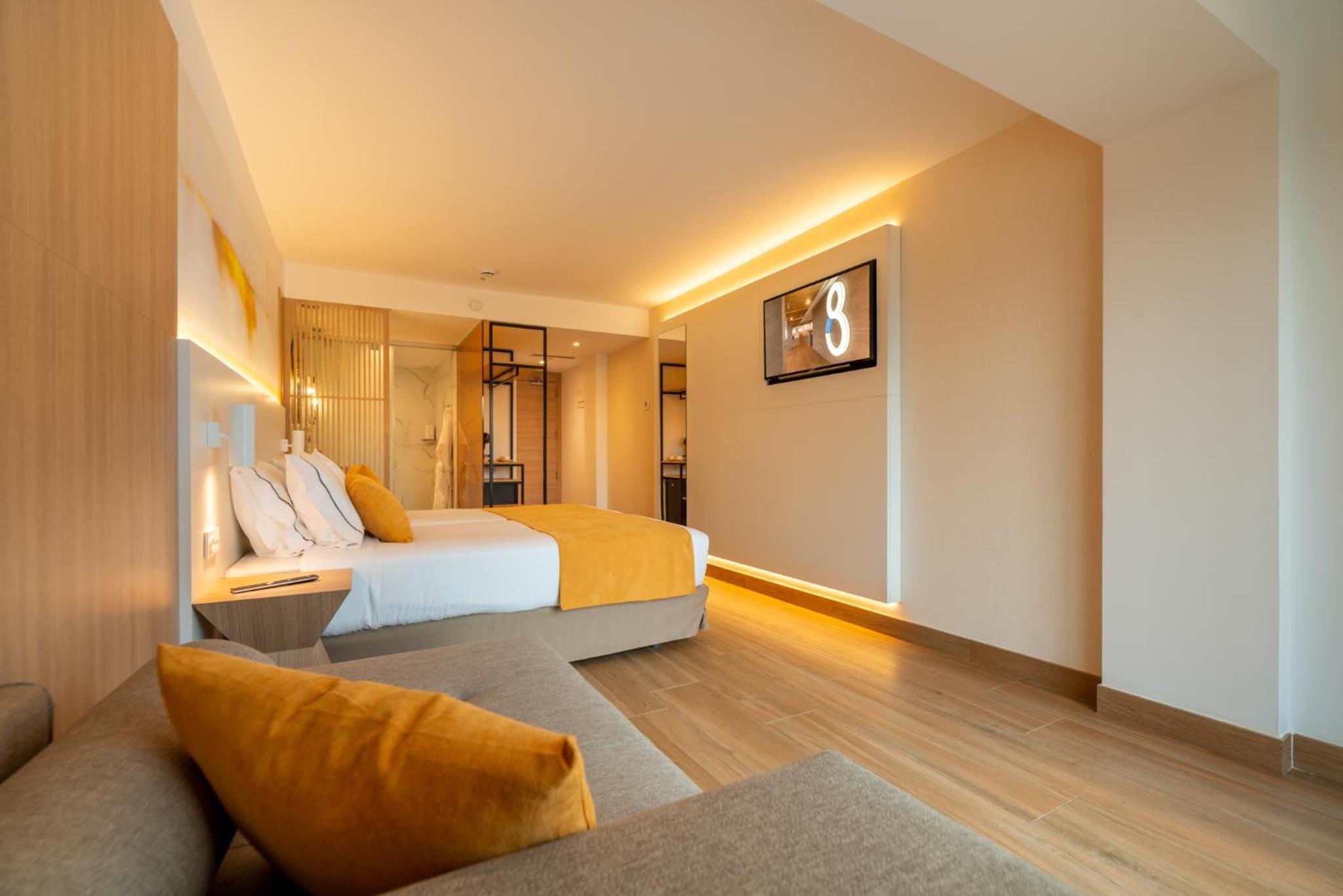 Superior Triple Room (2 Adults + 1 Child) - Photo 4
