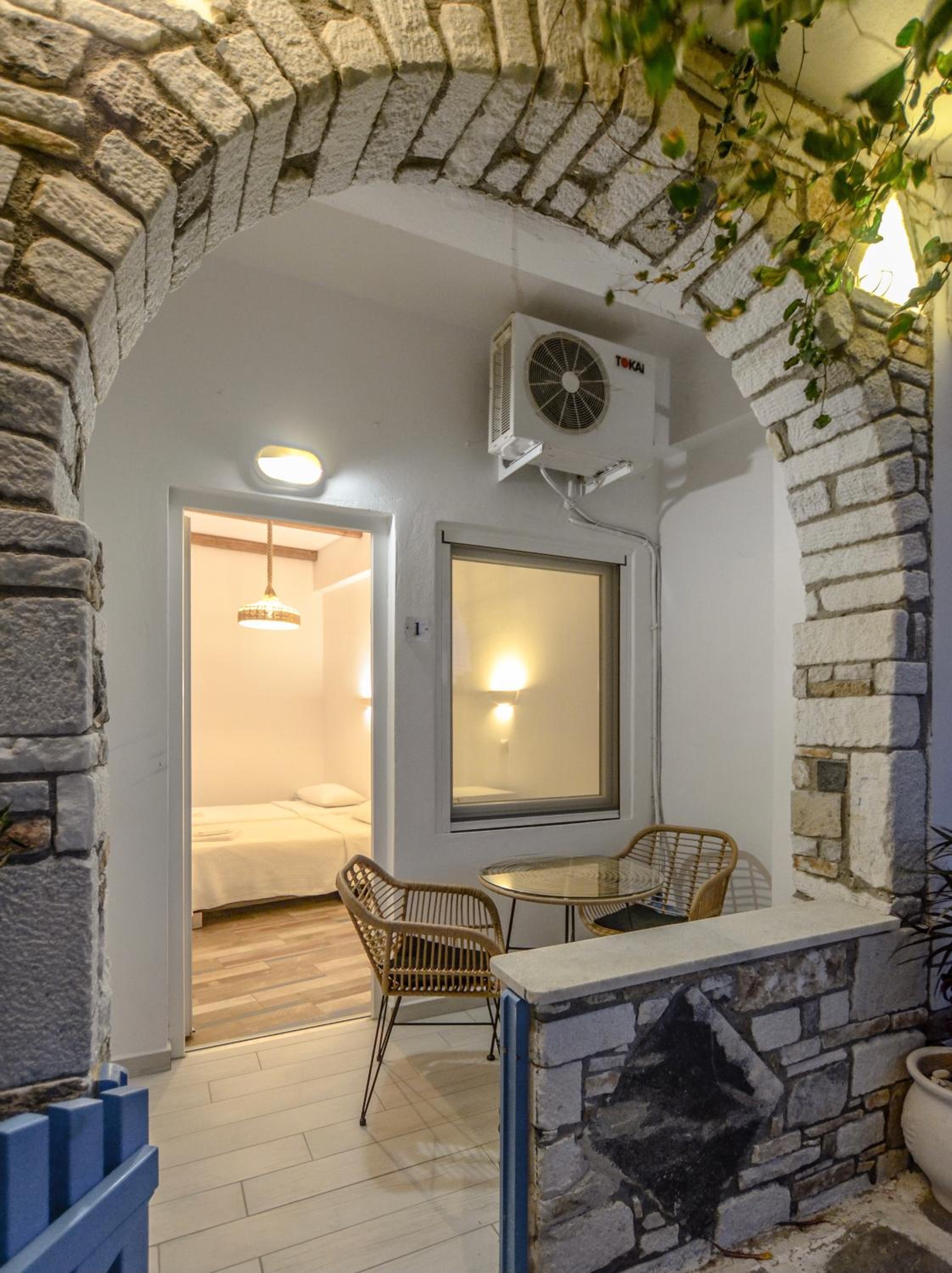 Double Room with Partial Sea View - Ground Floor - Photo 3