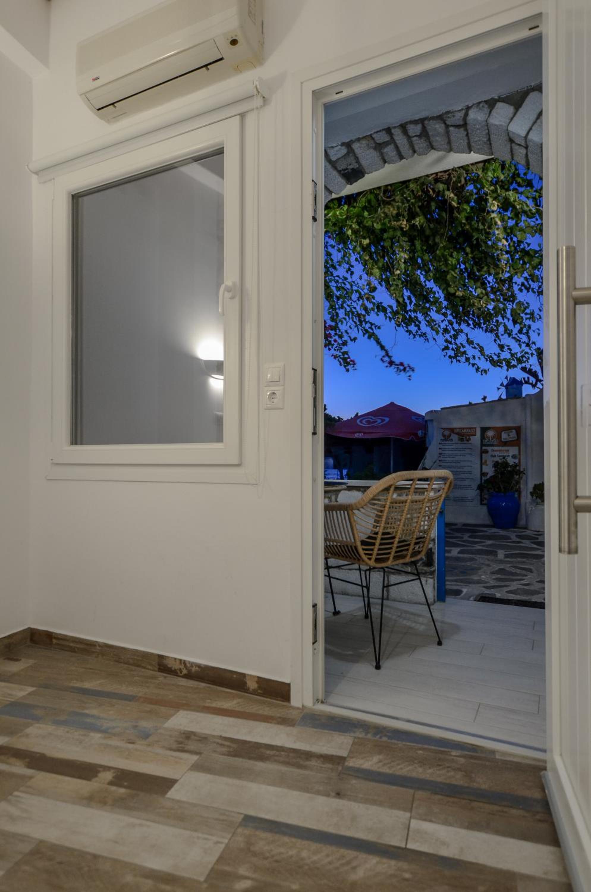 Double Room with Partial Sea View - Ground Floor - Photo 9