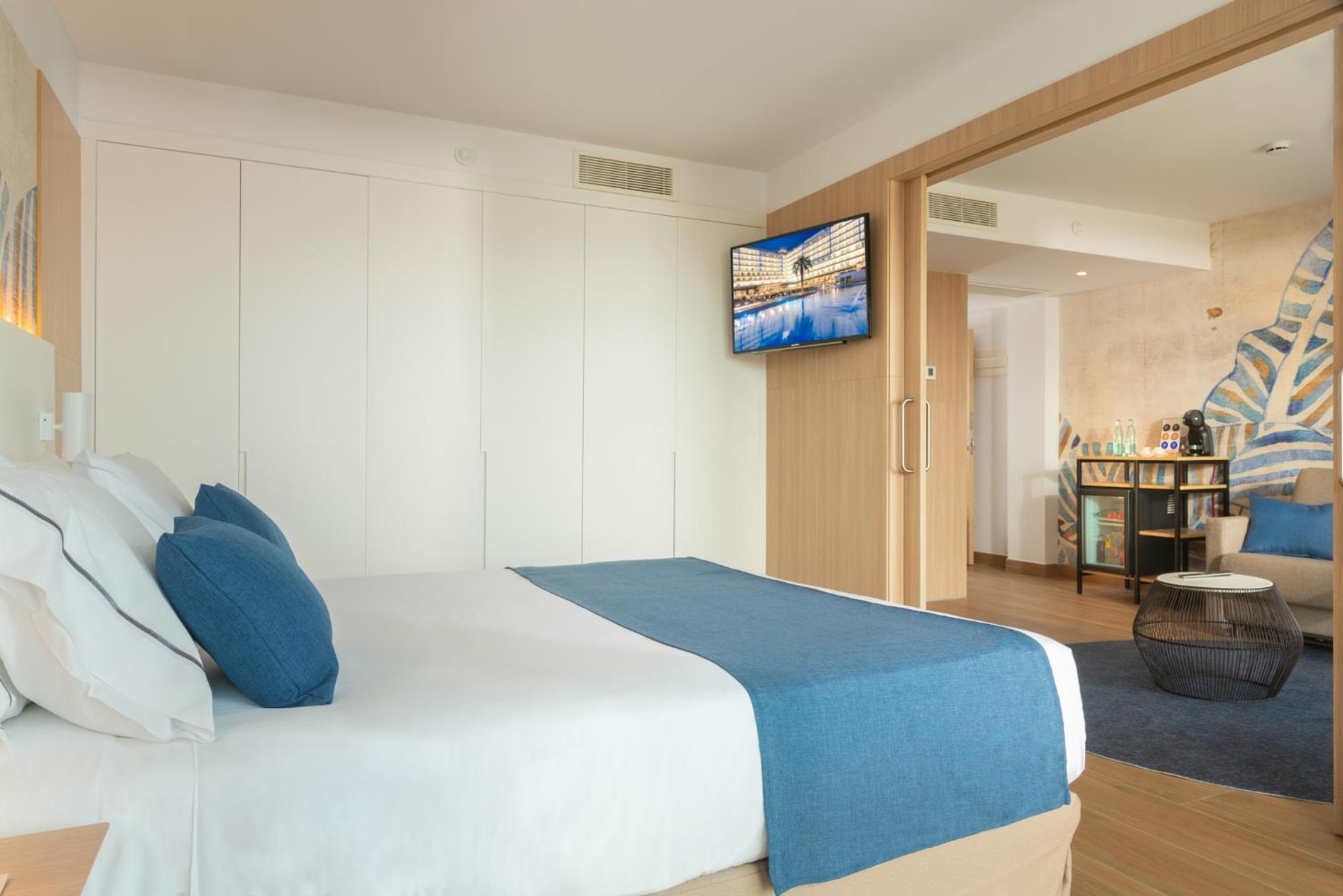 Suite with Pool View (2 Adults) - Photo 5