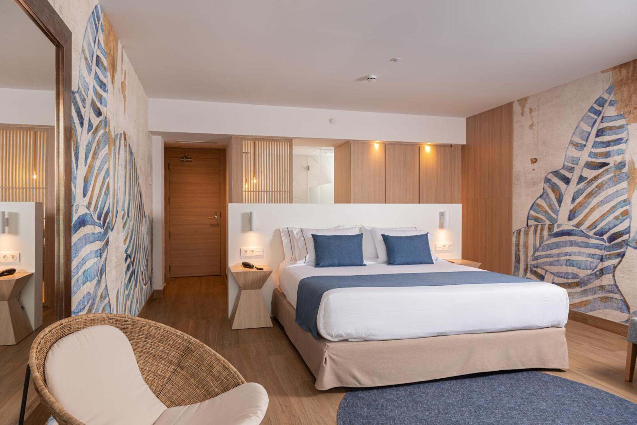 Deluxe Room With Pool View (2 Adults)