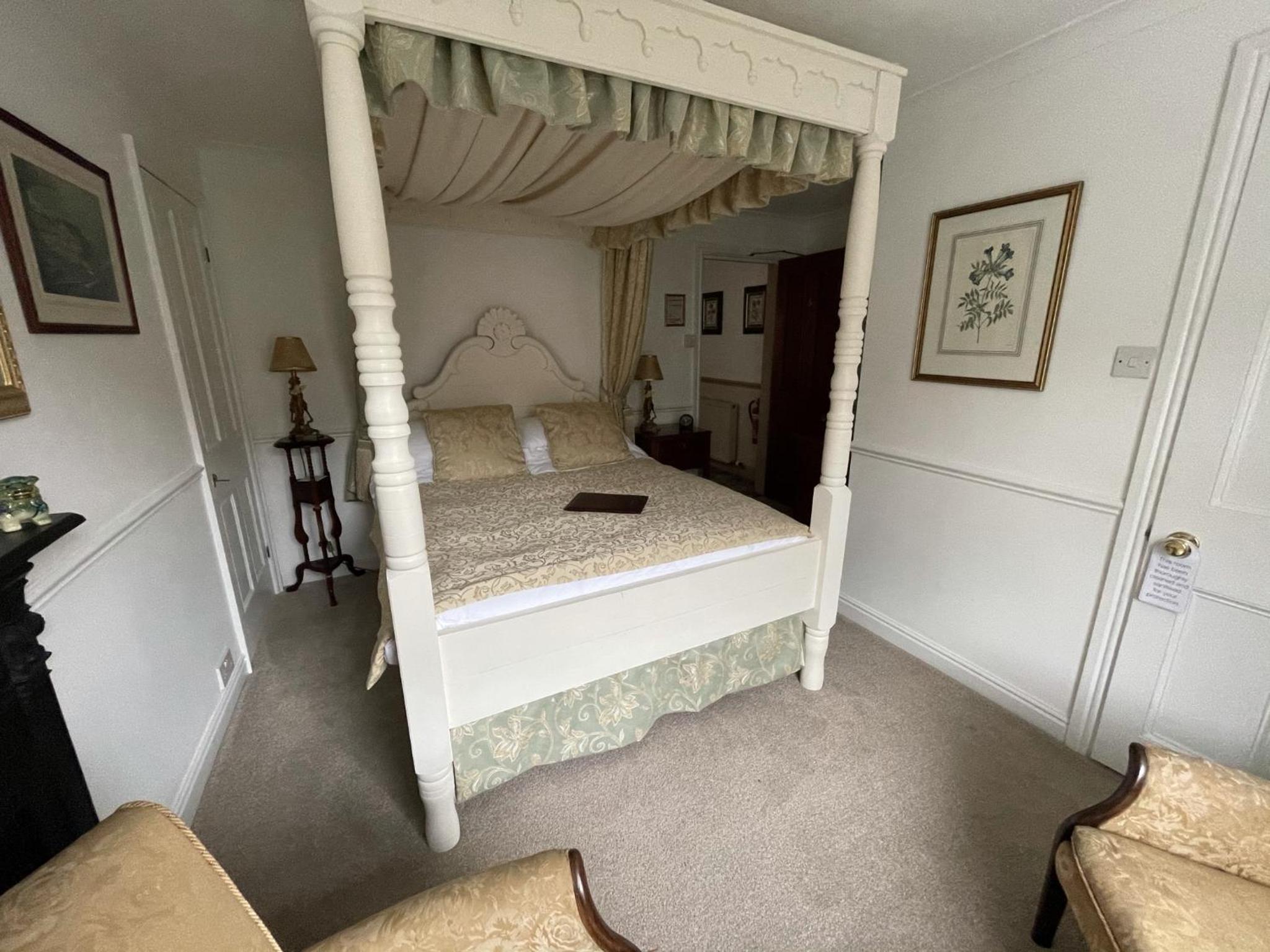Double Room with Four Poster Bed photo 3
