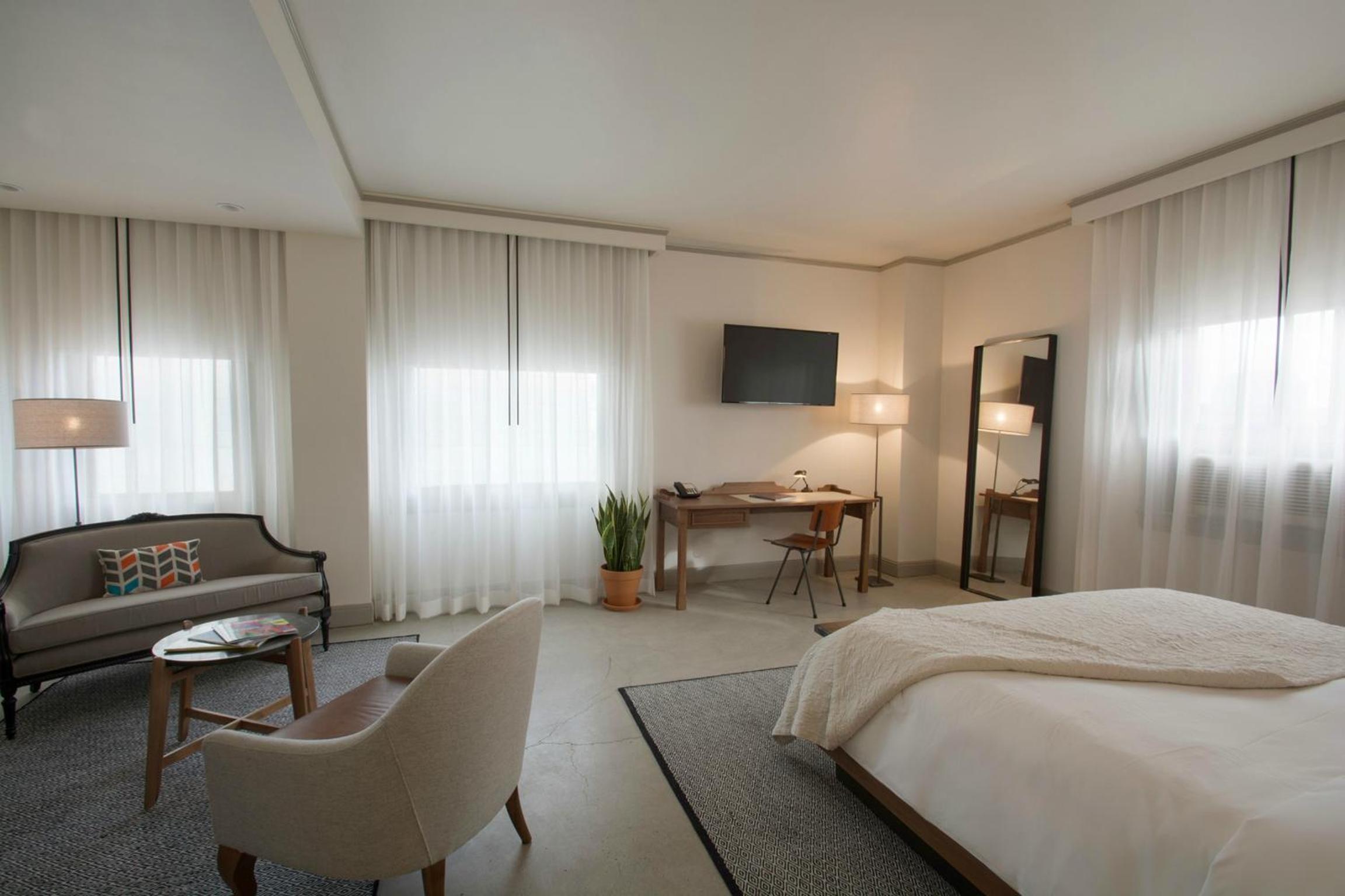 King Suite - Photo 3