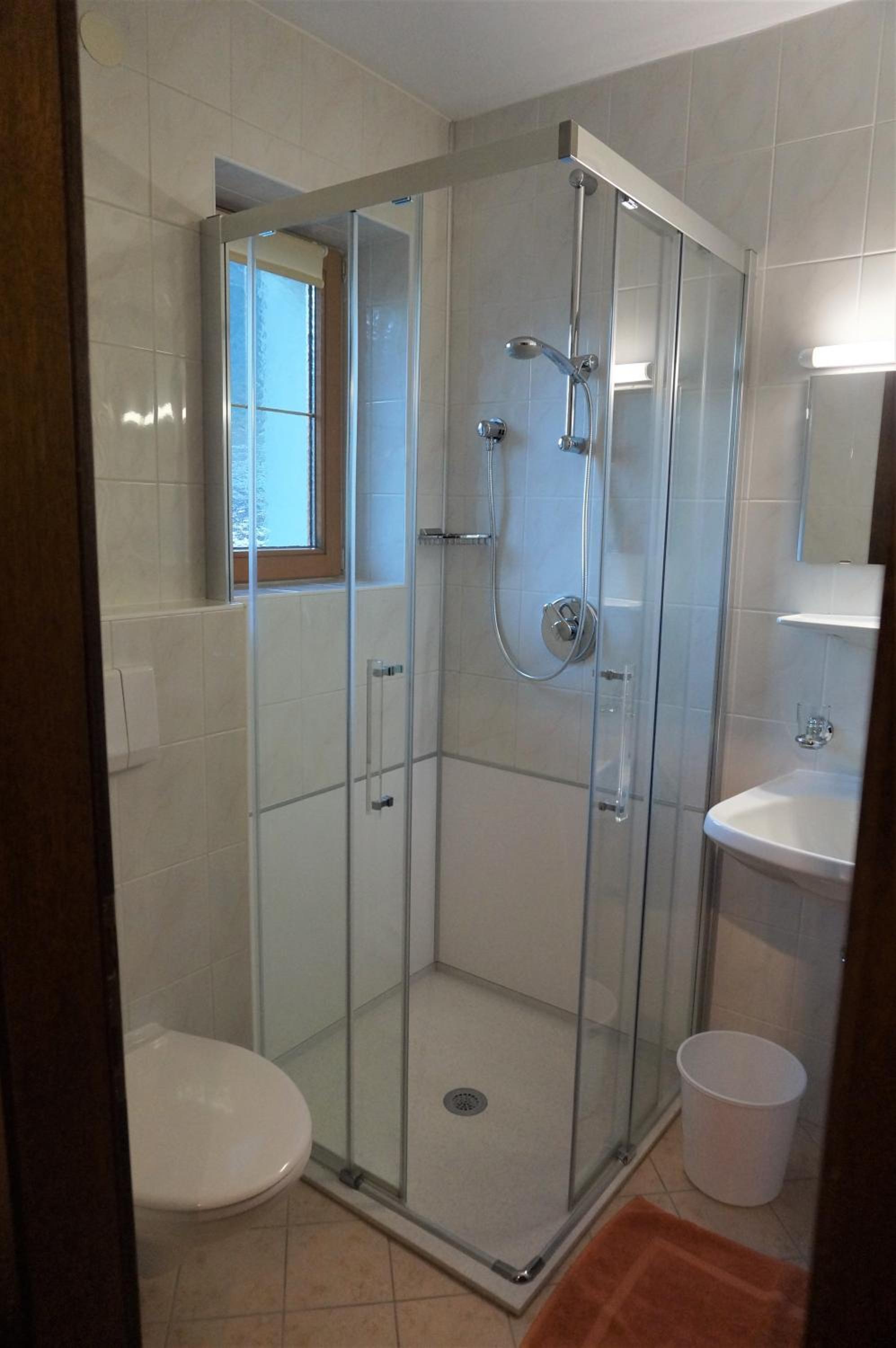 Single Room with Bathroom photo 2