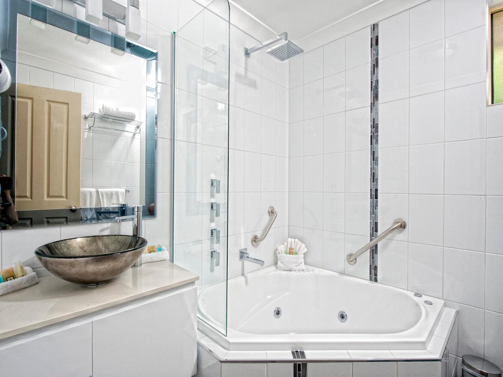 Standard Double Room with Spa Bath photo 3