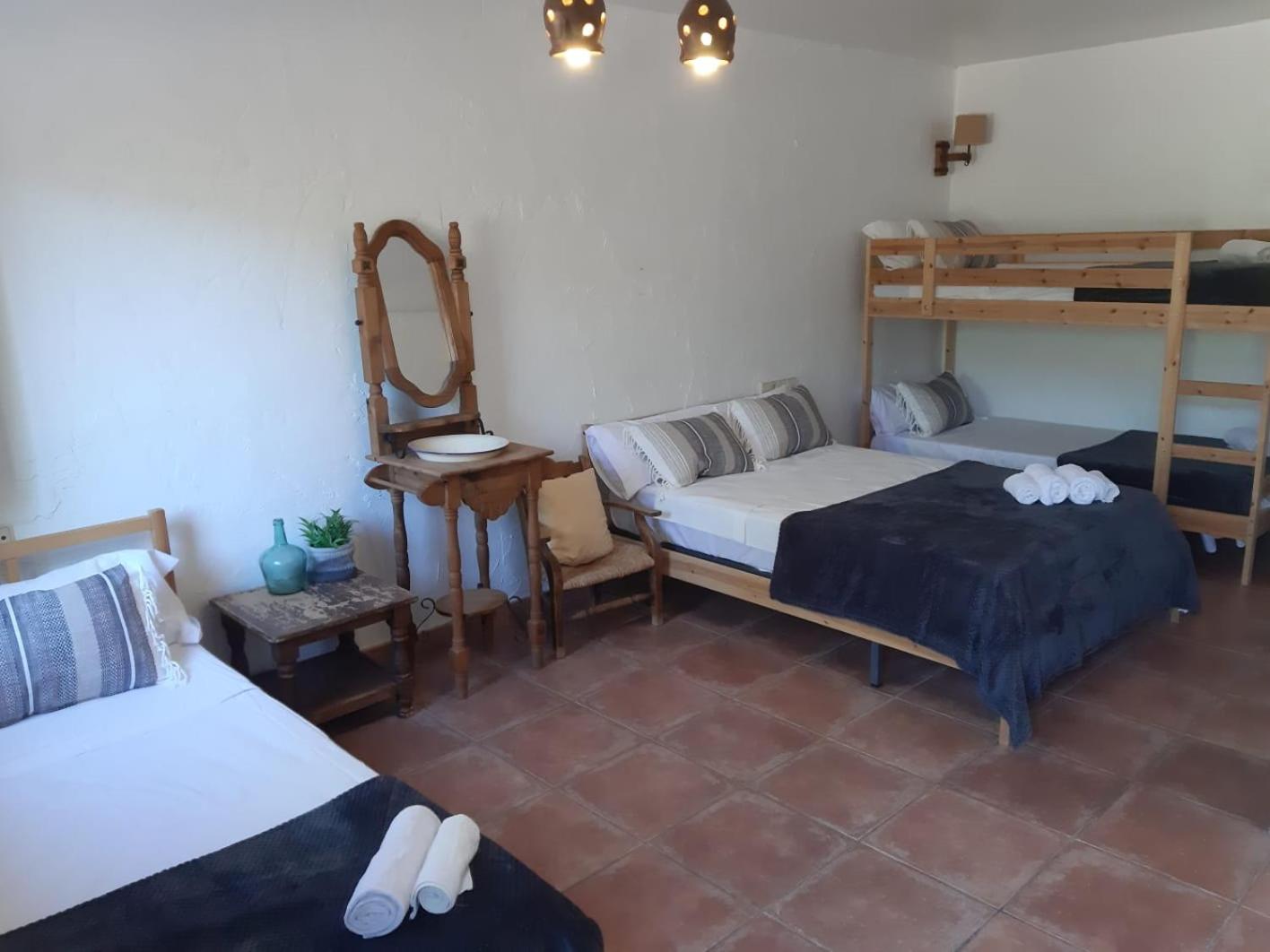 Habitación Familiar con Vista a la Montaña