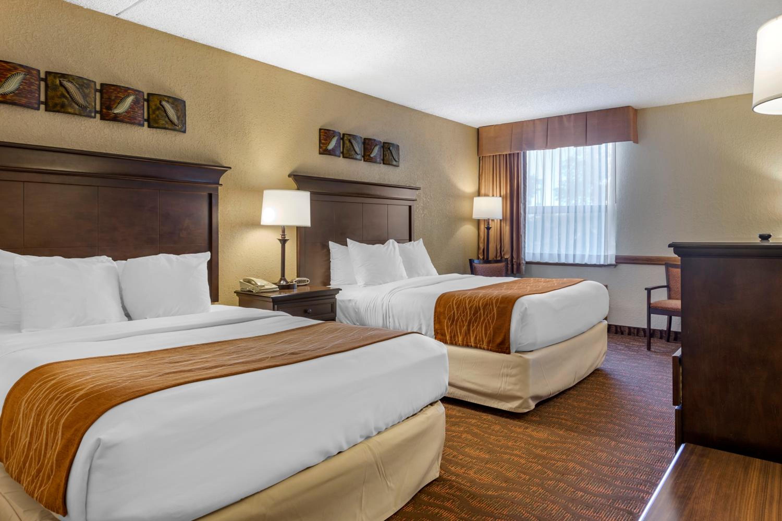 Queen Room with Two Queen Beds - Non-Smoking - Photo 1