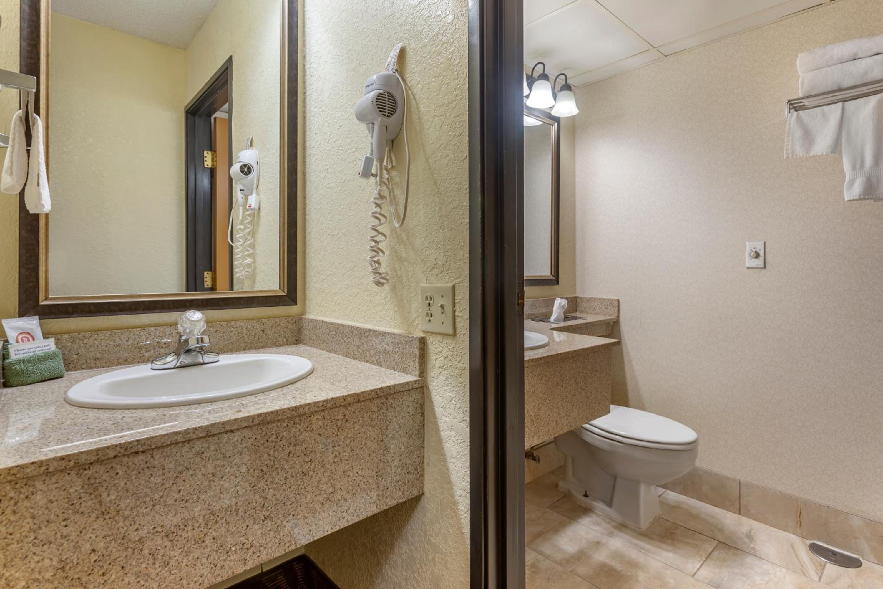 King Room - Non-Smoking - Photo 2