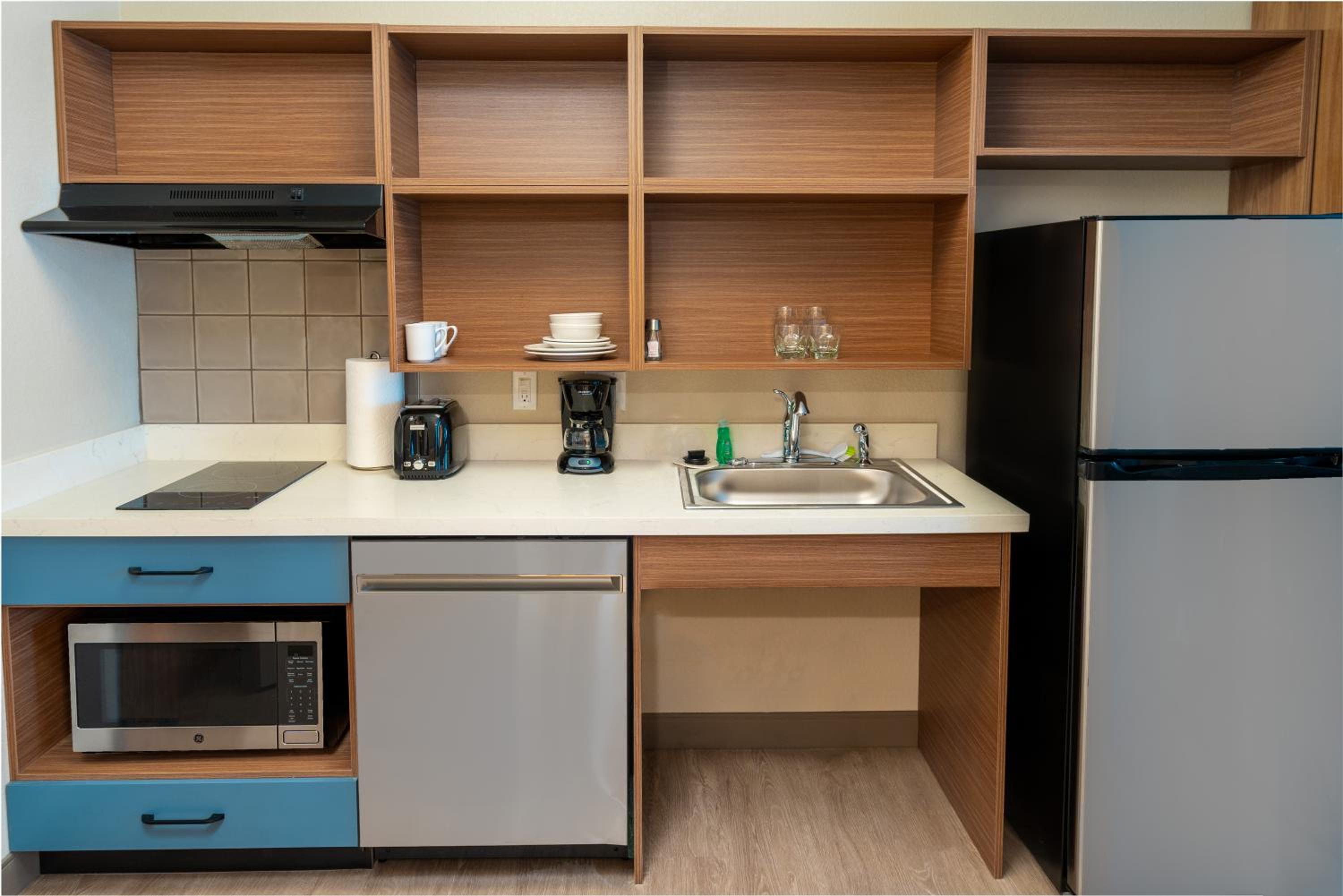 Studio King Suite - Communications Accessible - Photo 3