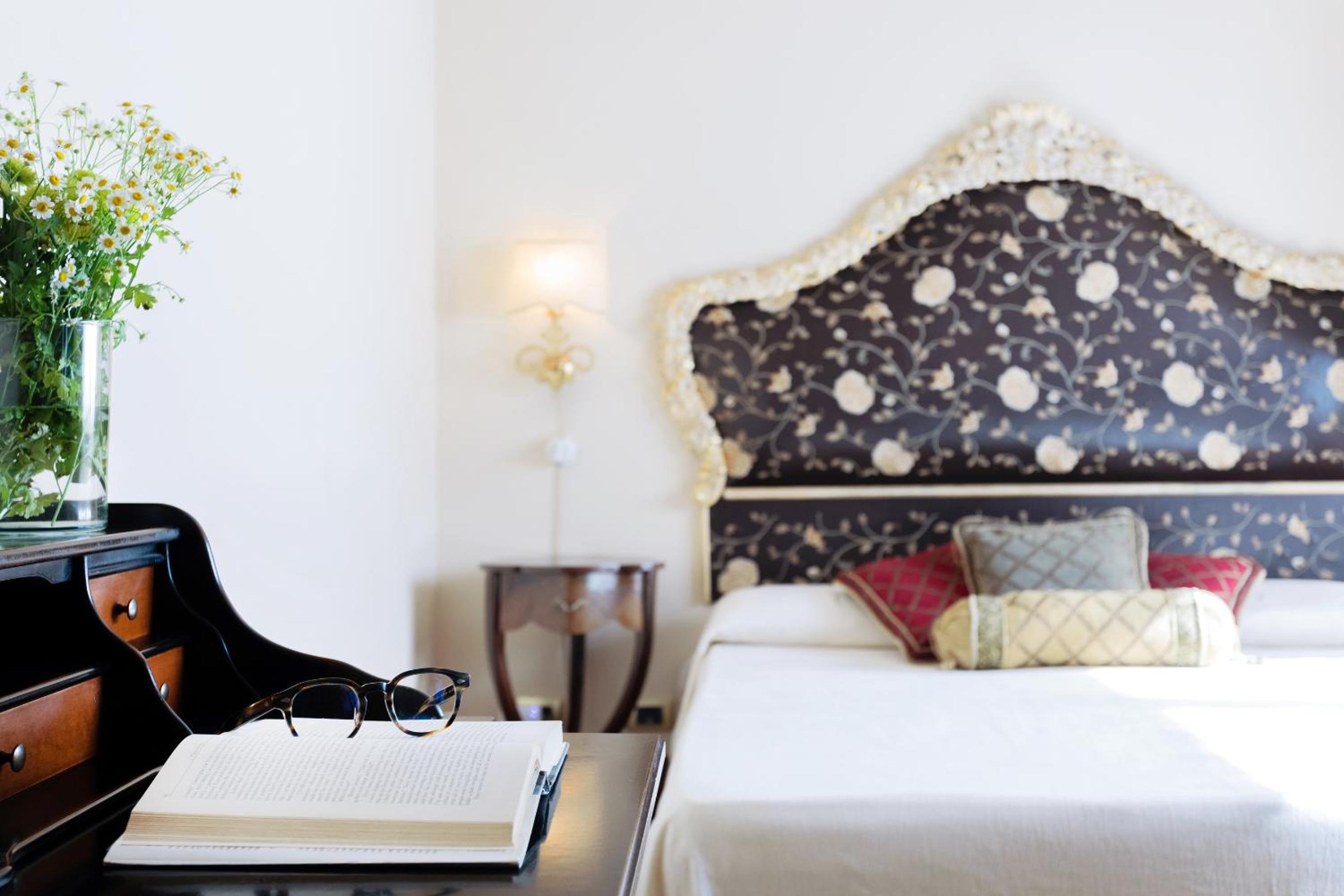 Deluxe Suite with Spa Bath photo 1