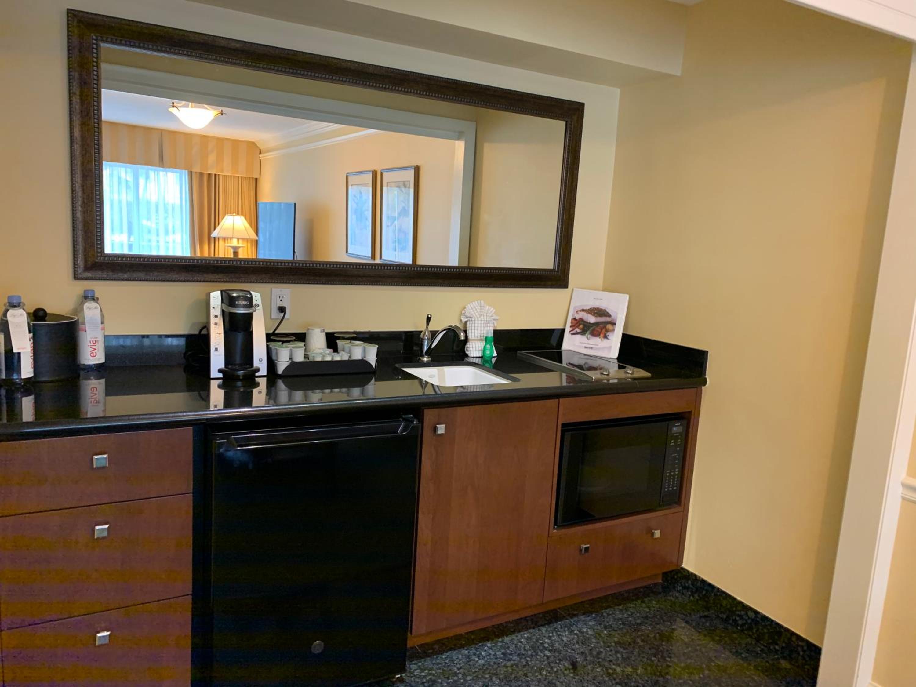 One-Bedroom Suite with Pool View - Photo 2