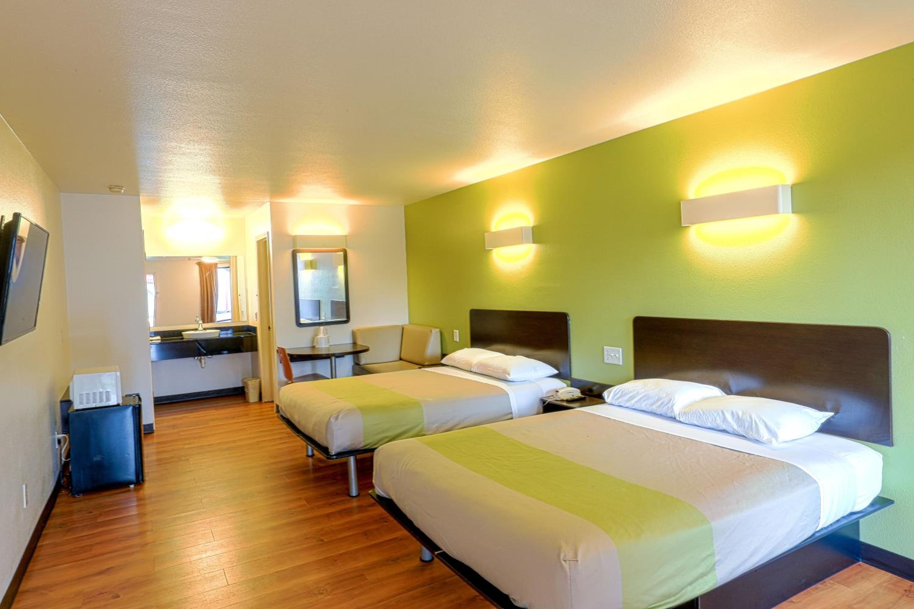 Queen Room with Two Queen Beds - Non-Smoking - Photo 1