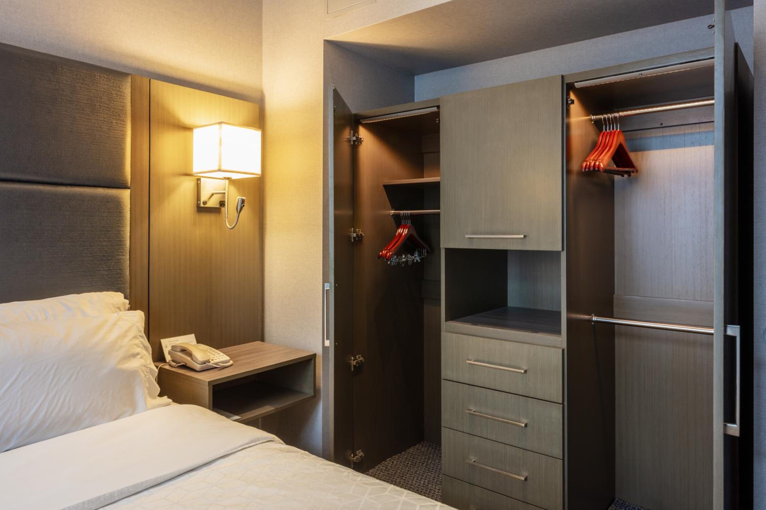 Executive King Suite - Photo 1