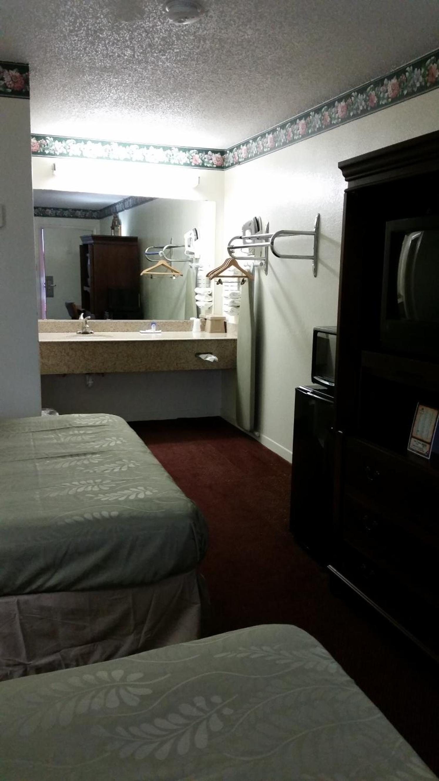 Double Room with Two Double Beds - Non-Smoking - Photo 12