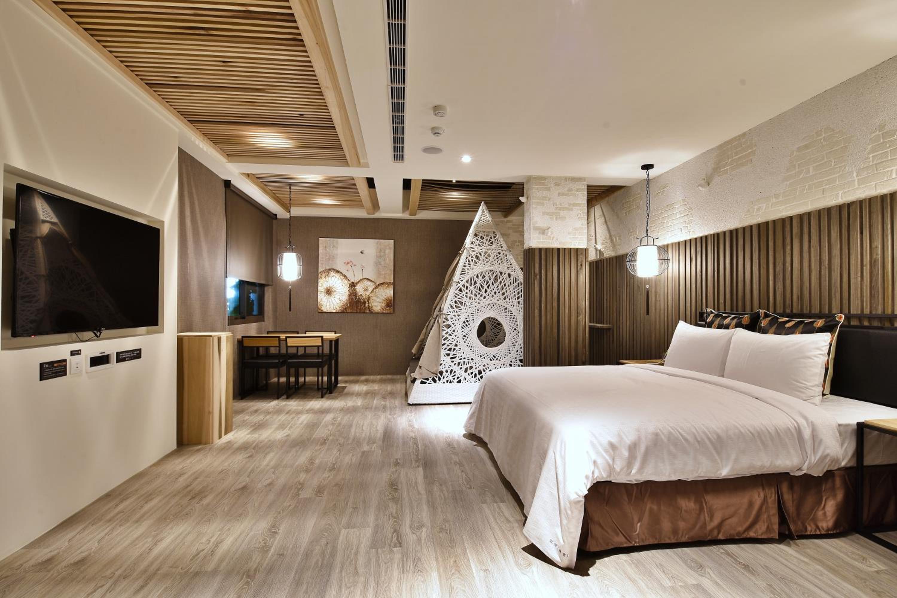 Deluxe Queen Room