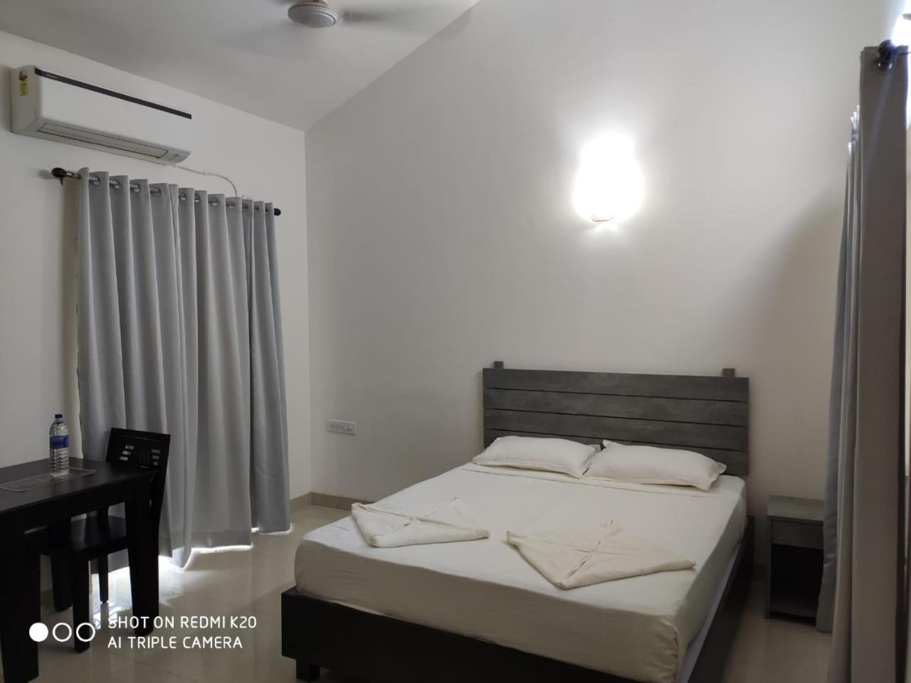 Deluxe King Room - Photo 1