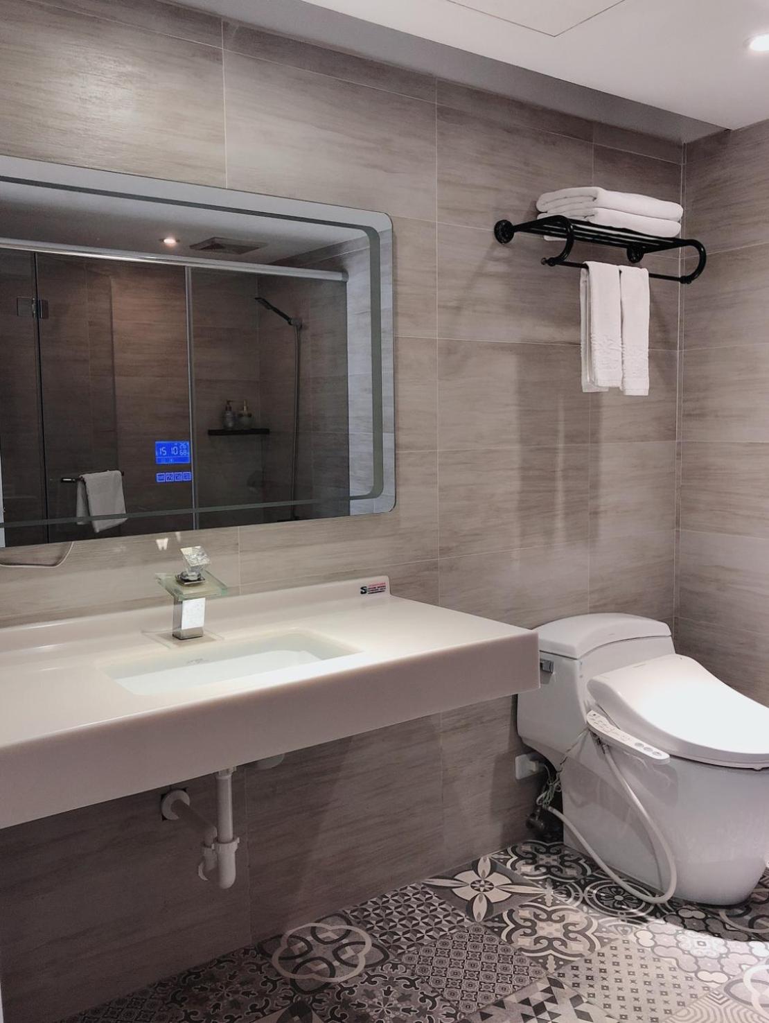 Standard Twin Room - Photo 7