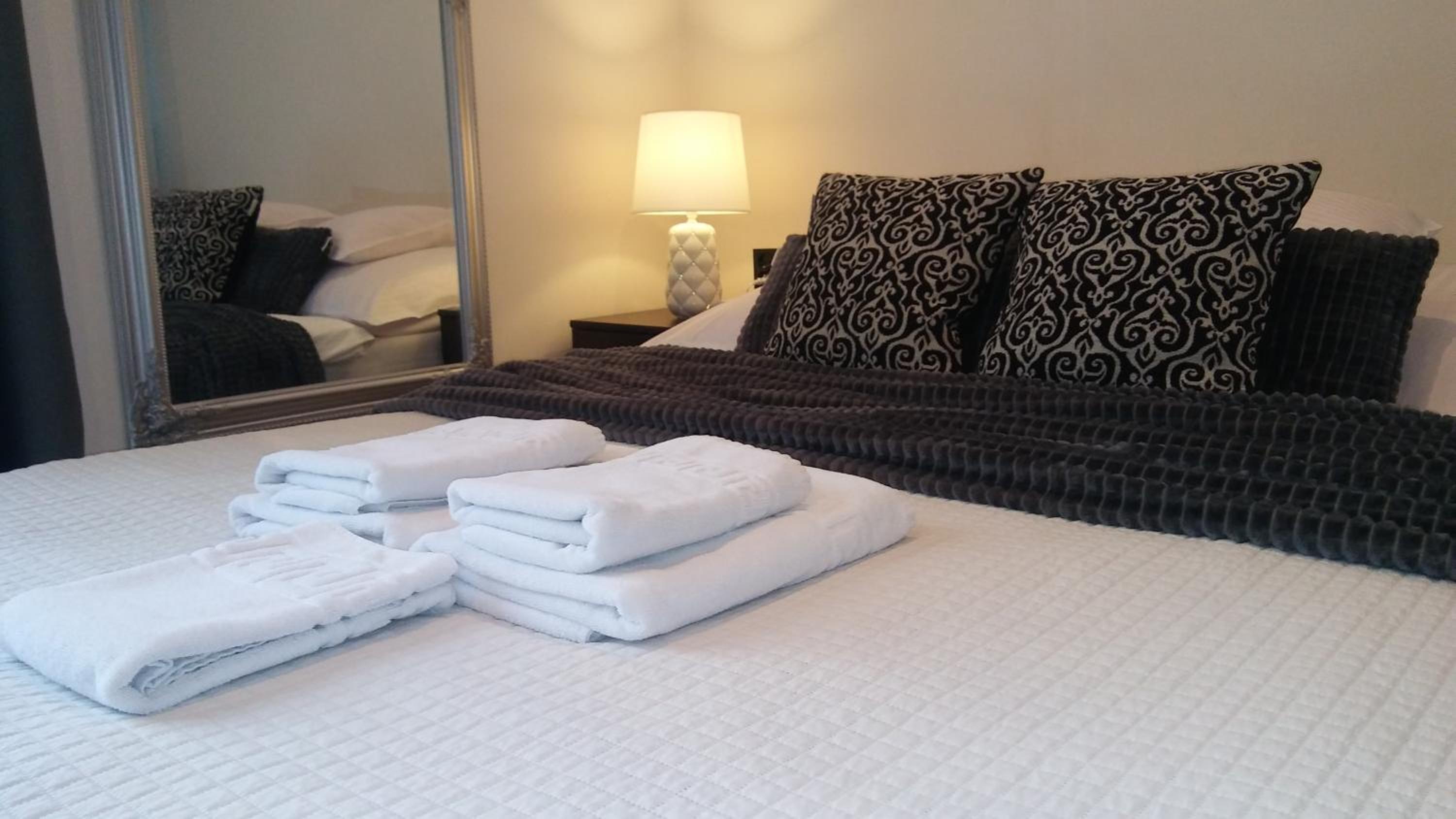 Deluxe Double Room with Balcony - Photo 28