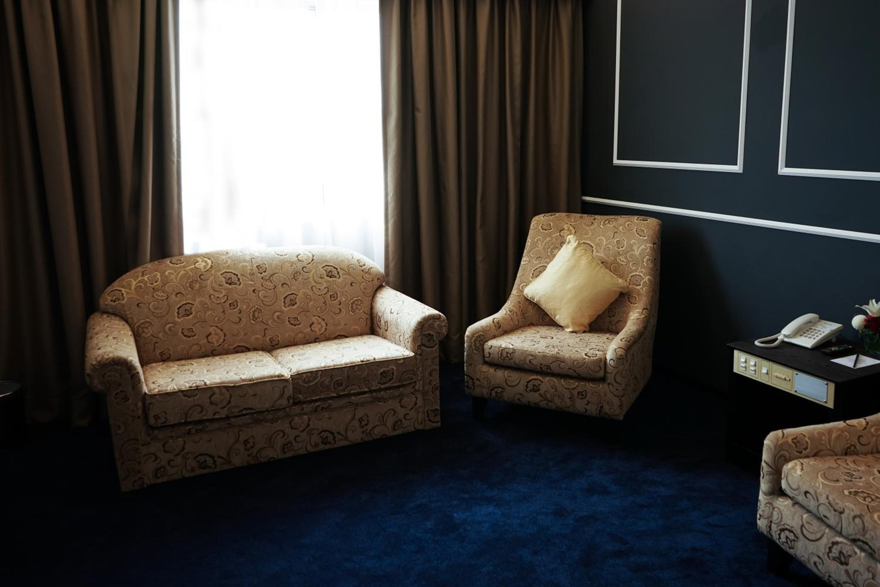 Junior Suite, Non-Smoking - Photo 6