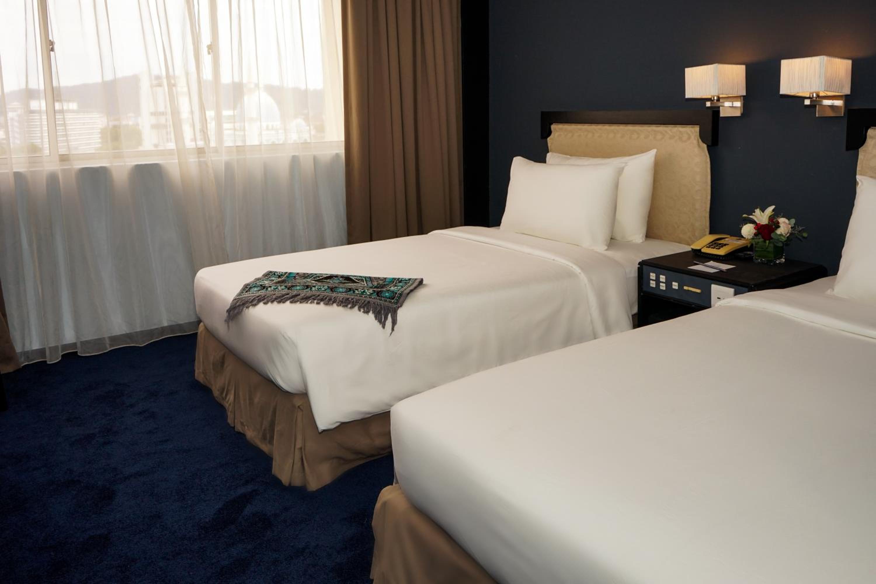 Standard Twin Room, Non-Smoking - Photo 4