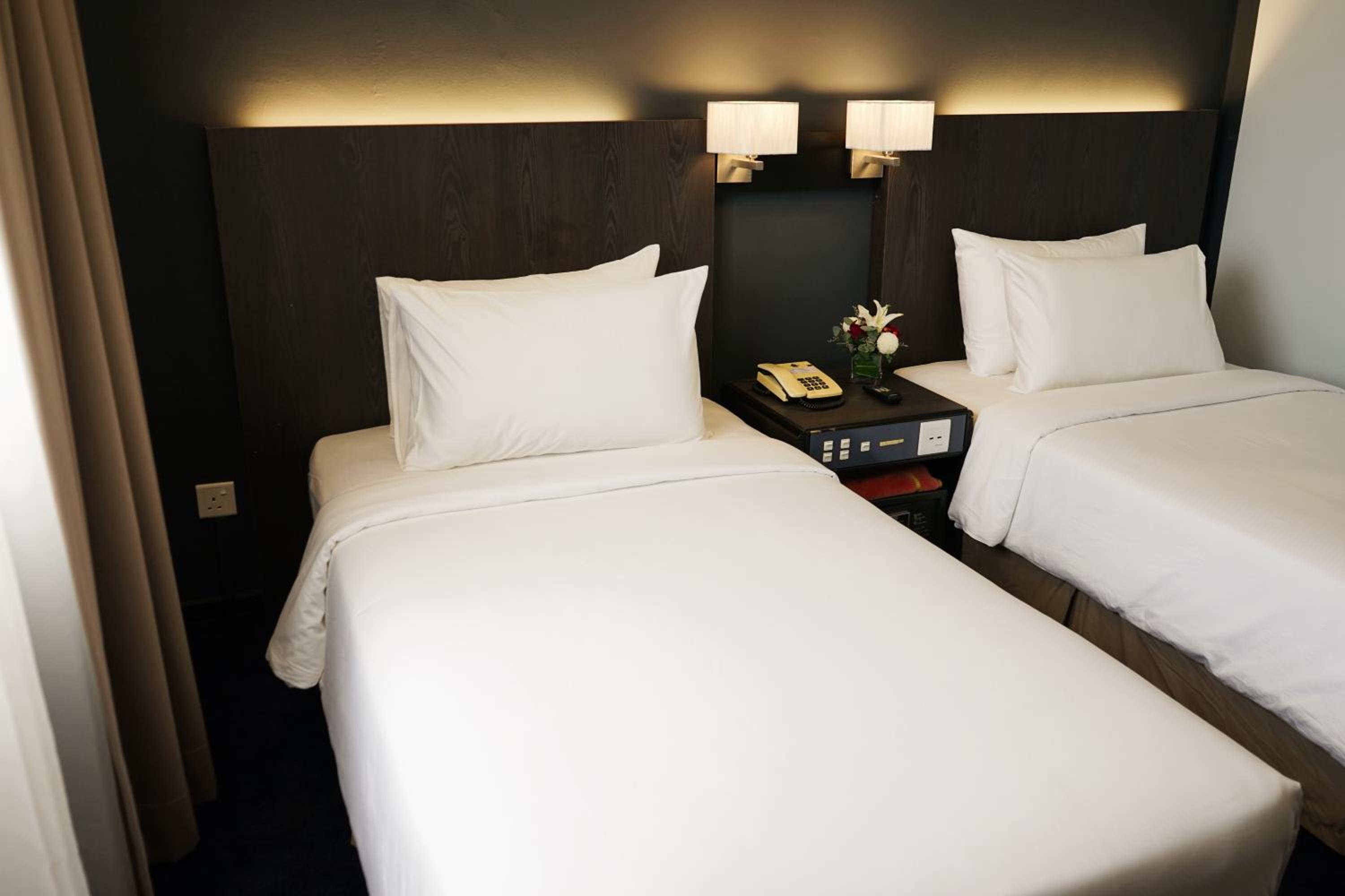 Deluxe Twin Room, Non-Smoking - Photo 2