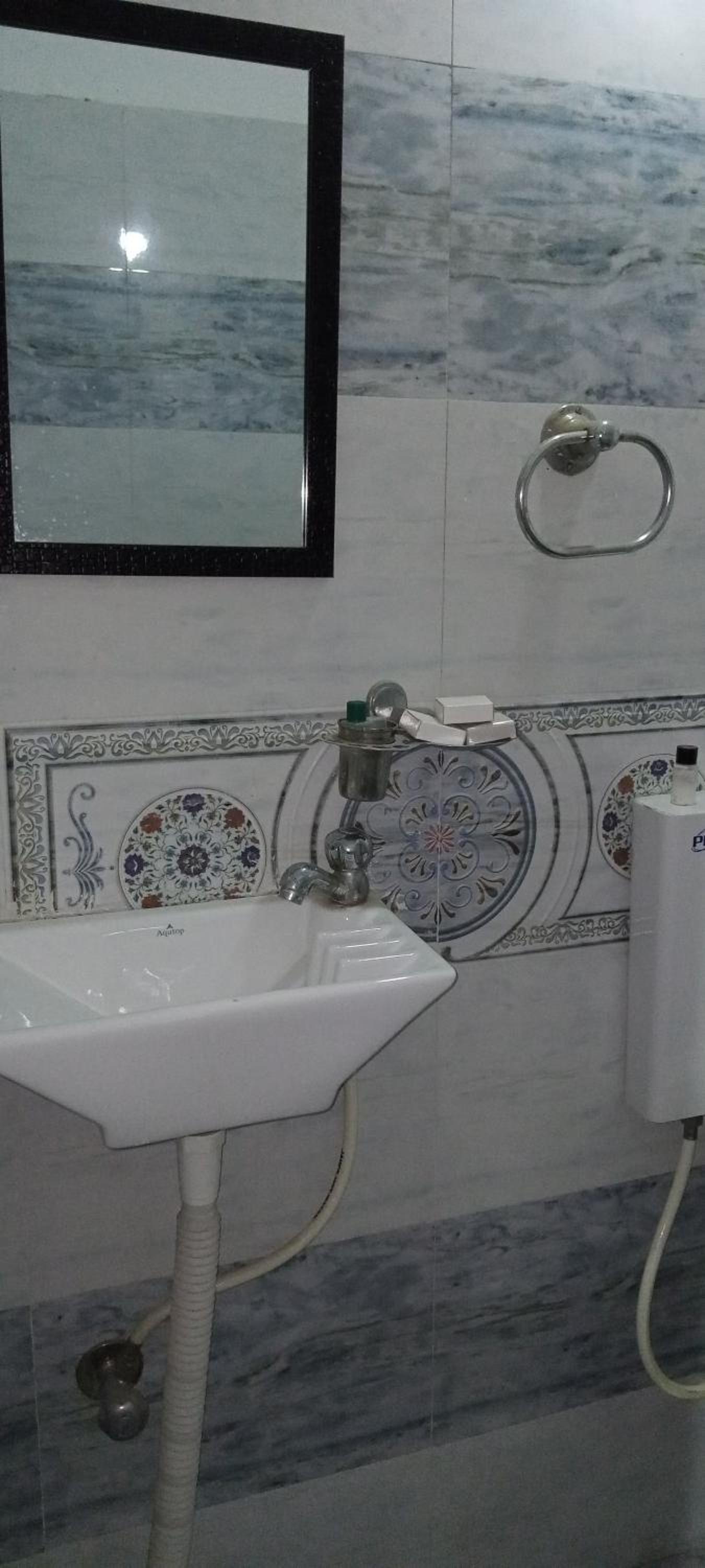 Budget Triple Room - Photo 12