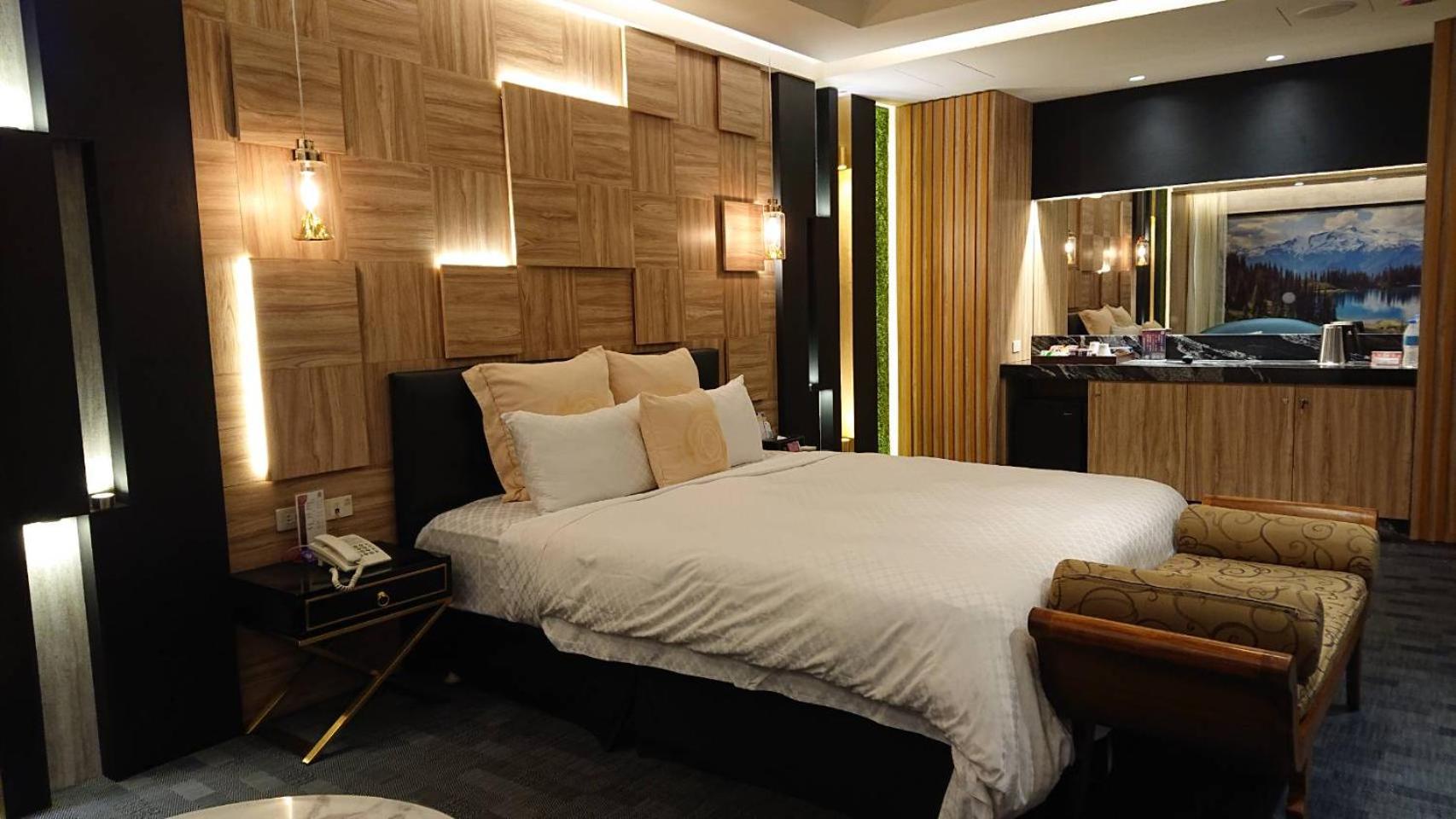 Deluxe Double Room - Check-in after 20:00 - Photo 13