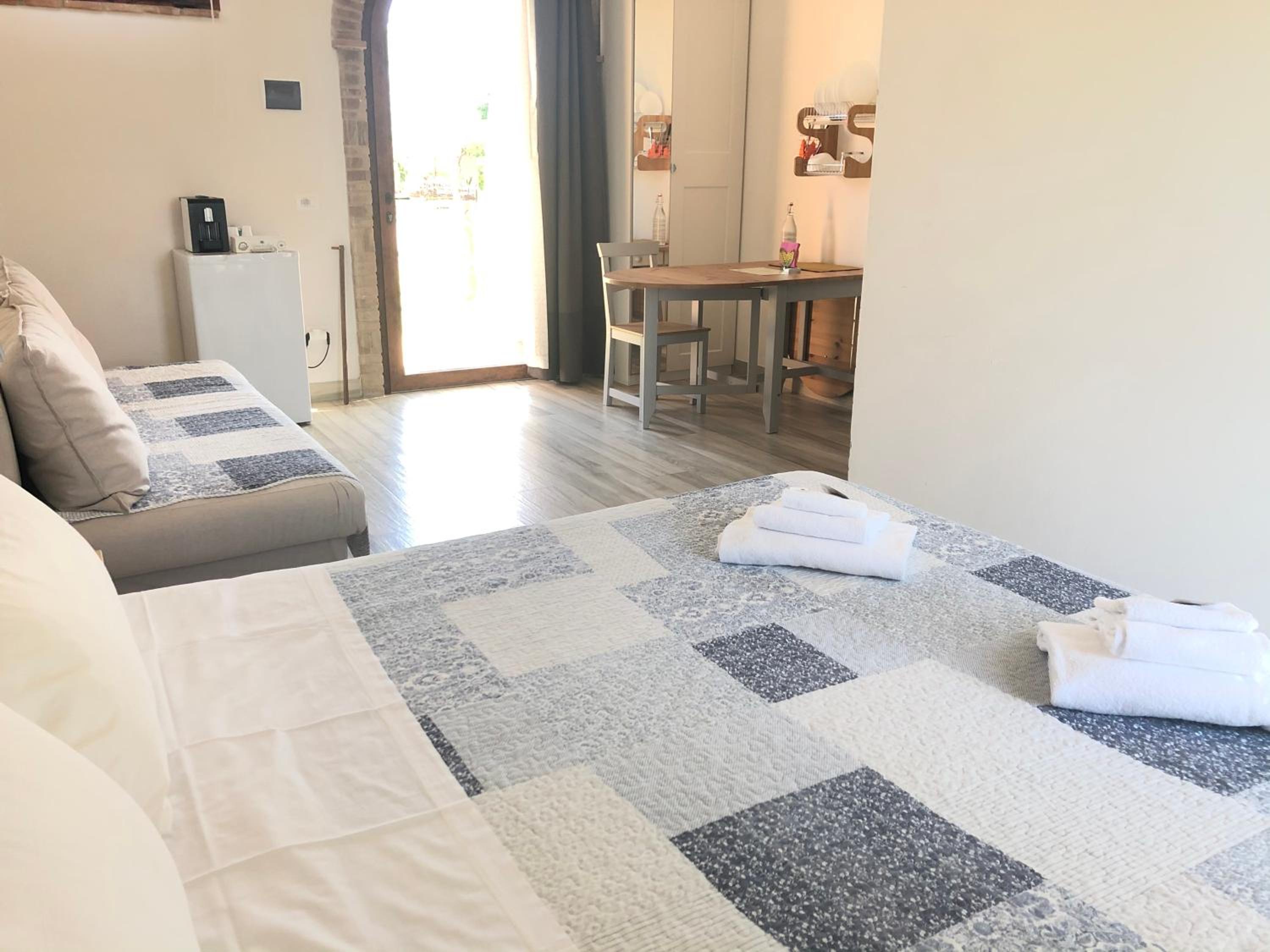 Double Room - Photo 2