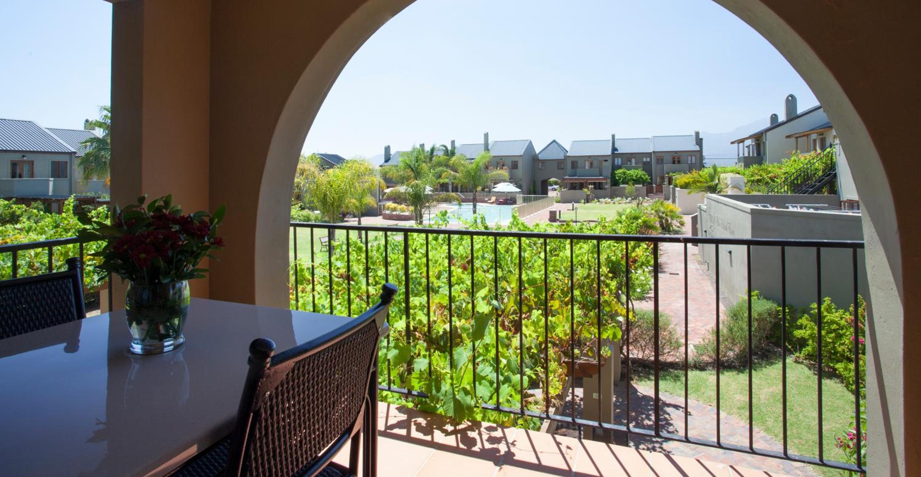 One-Bedroom Apartment with Balcony - Photo 4