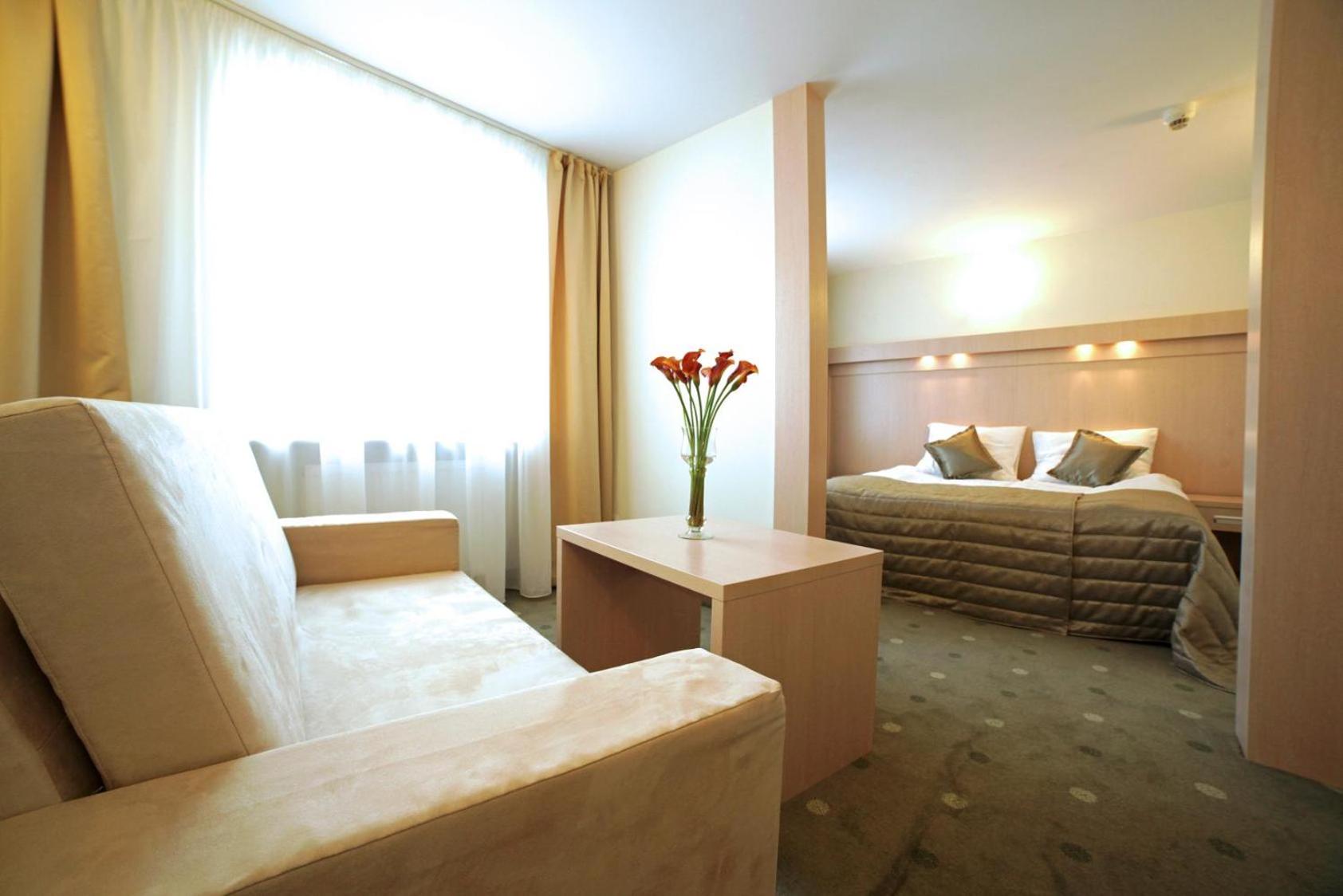 Double or Twin Room - Photo 10