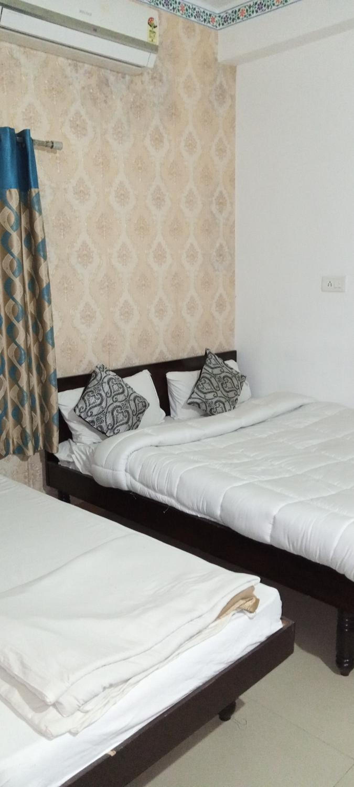 Budget Triple Room - Photo 11