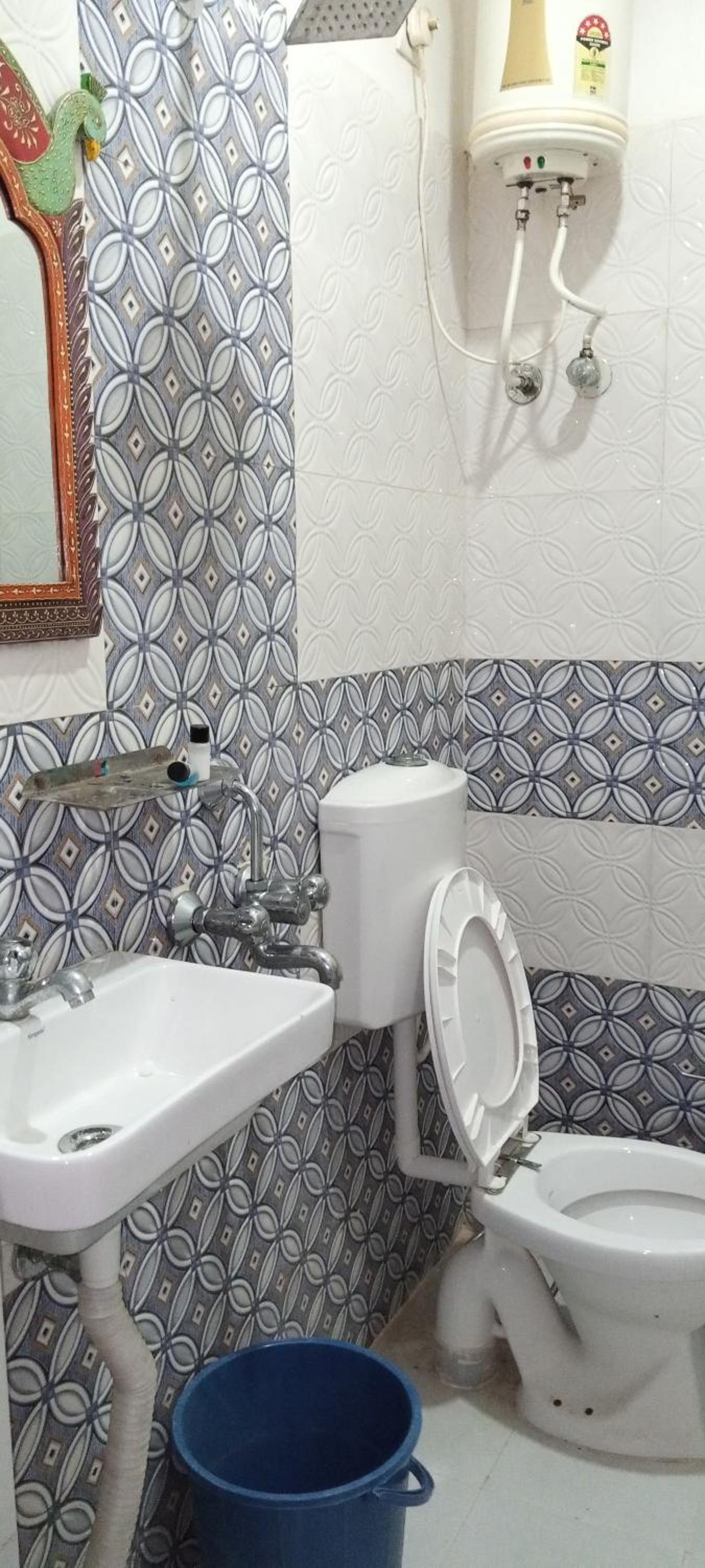 Double Room with Private Bathroom - Photo 11