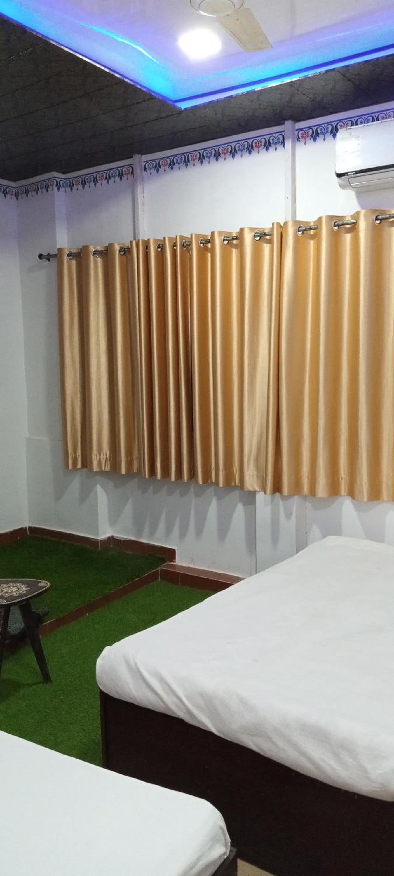 Double Room with Private Bathroom - Photo 2