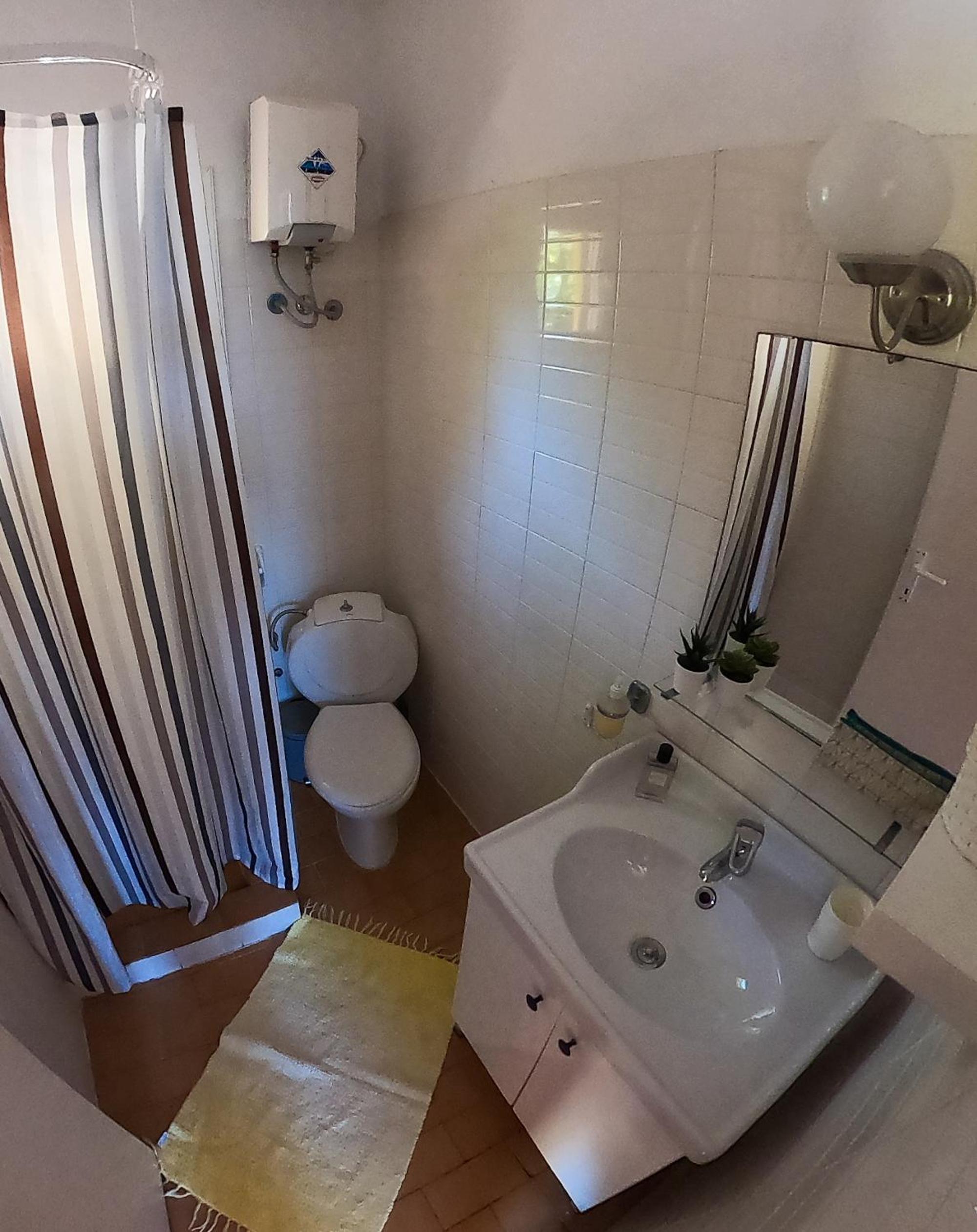 One-Bedroom Apartment (4 Adults) - Photo 6