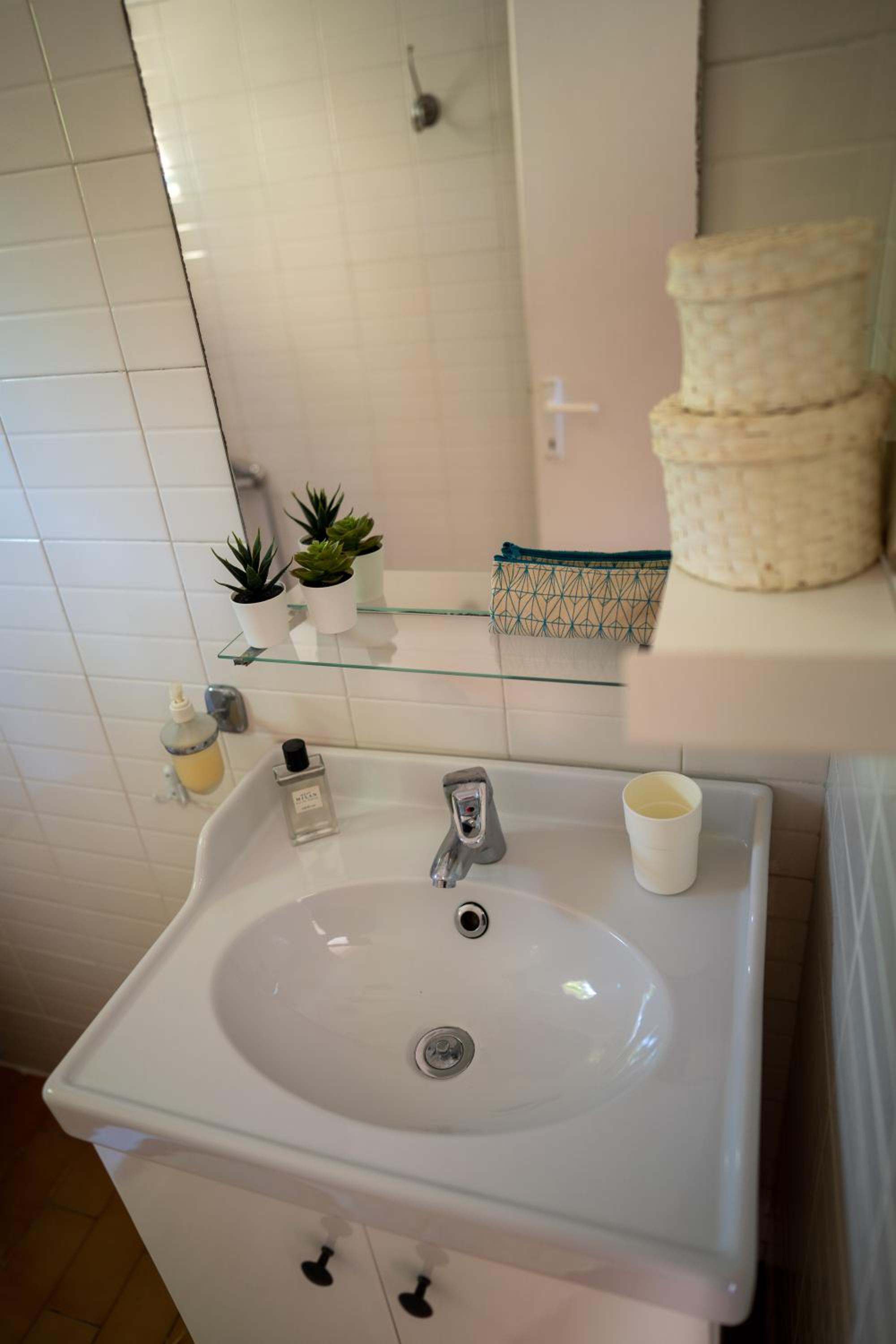 One-Bedroom Apartment (4 Adults) - Photo 7
